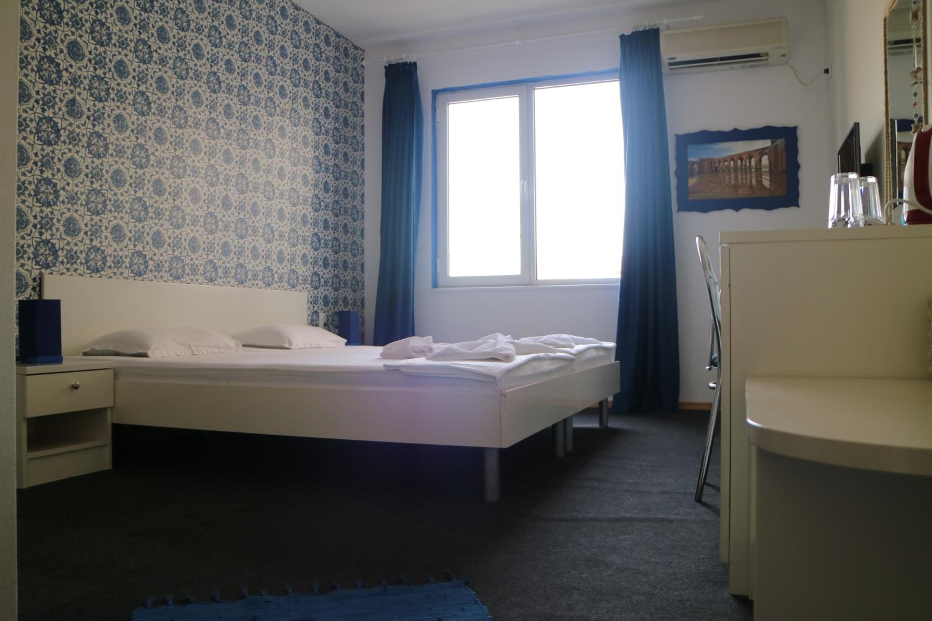 Double Room - Photo 11
