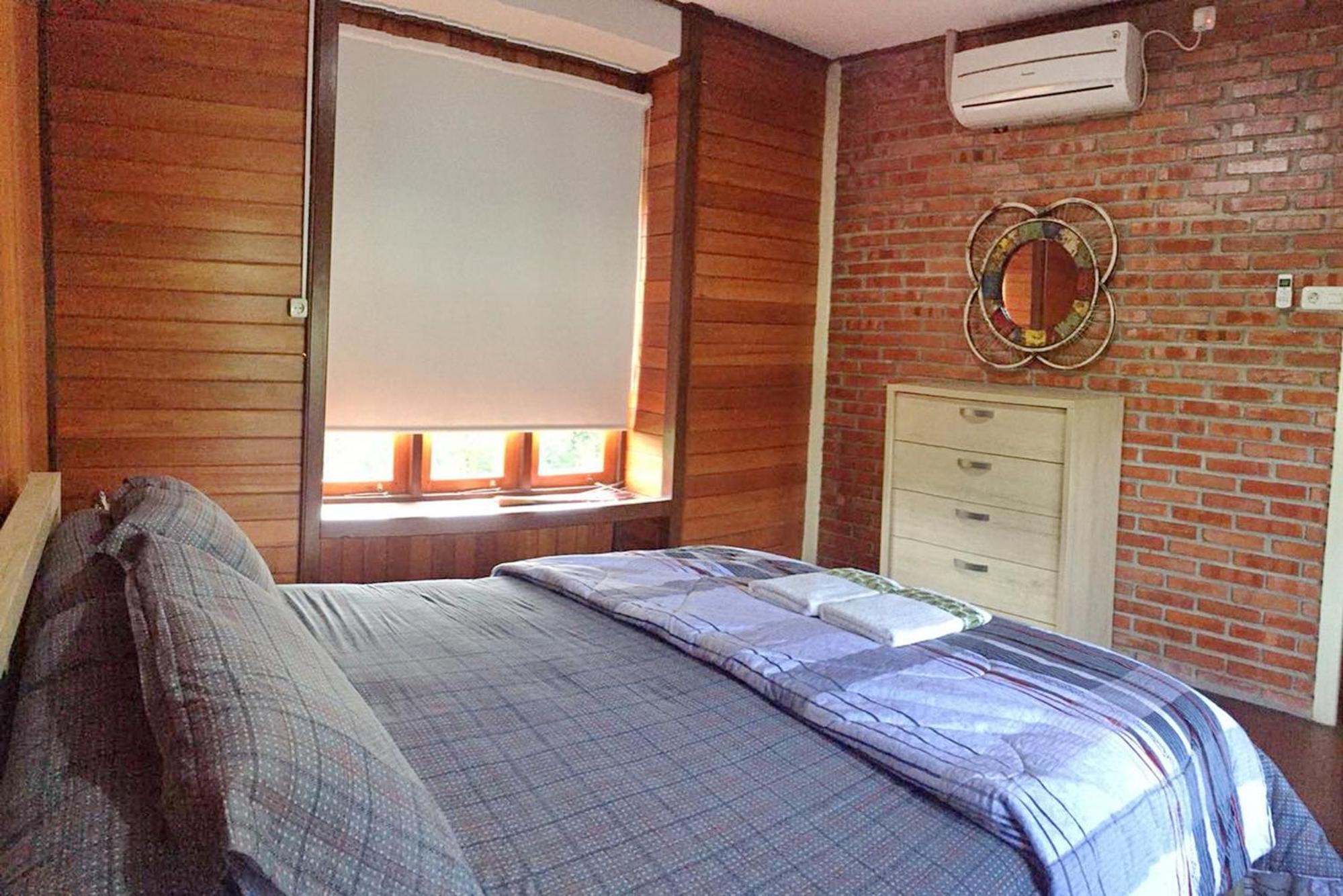 Three-Bedroom Bungalow - Photo 1