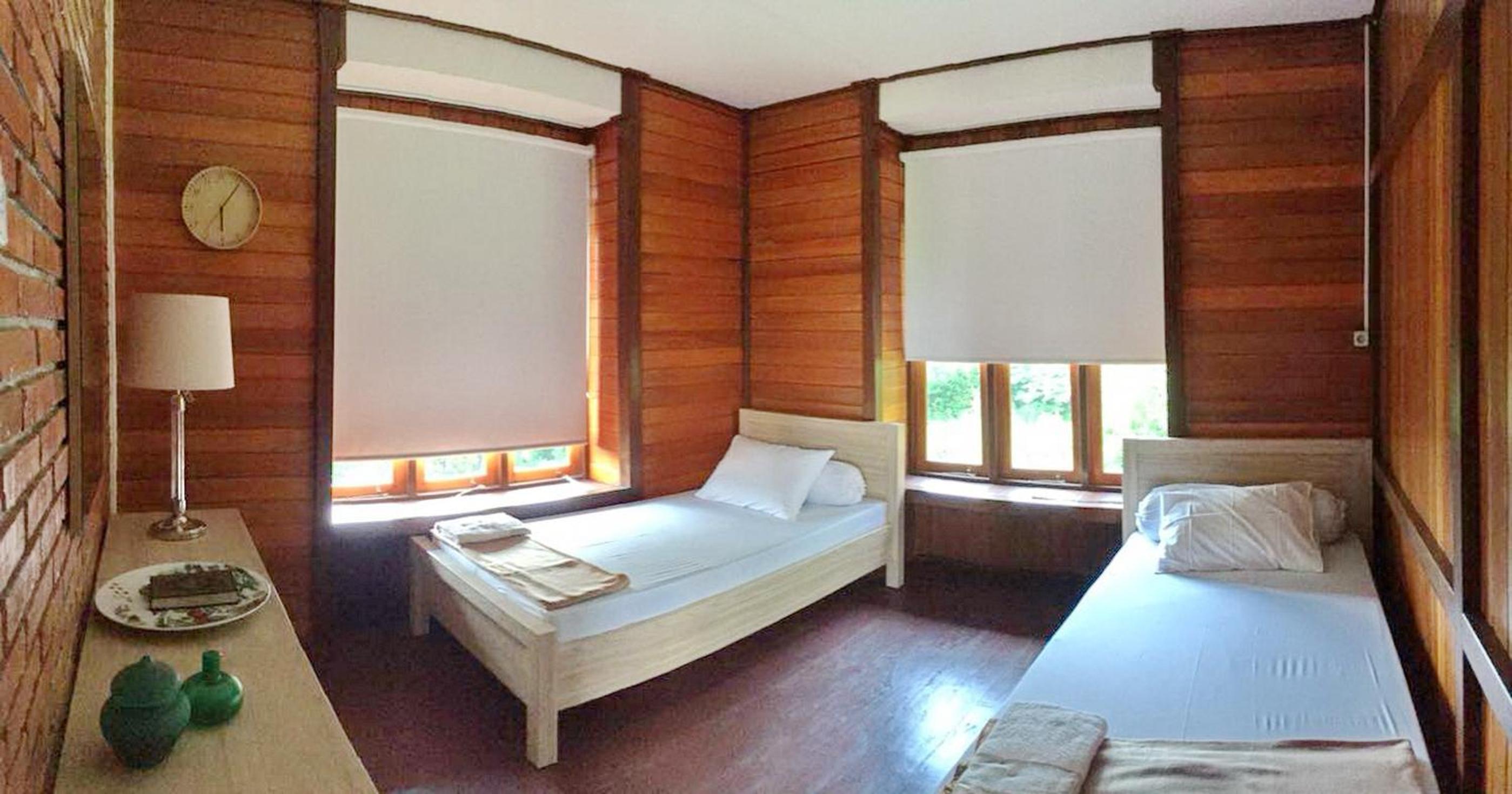 Three-Bedroom Bungalow - Photo 4