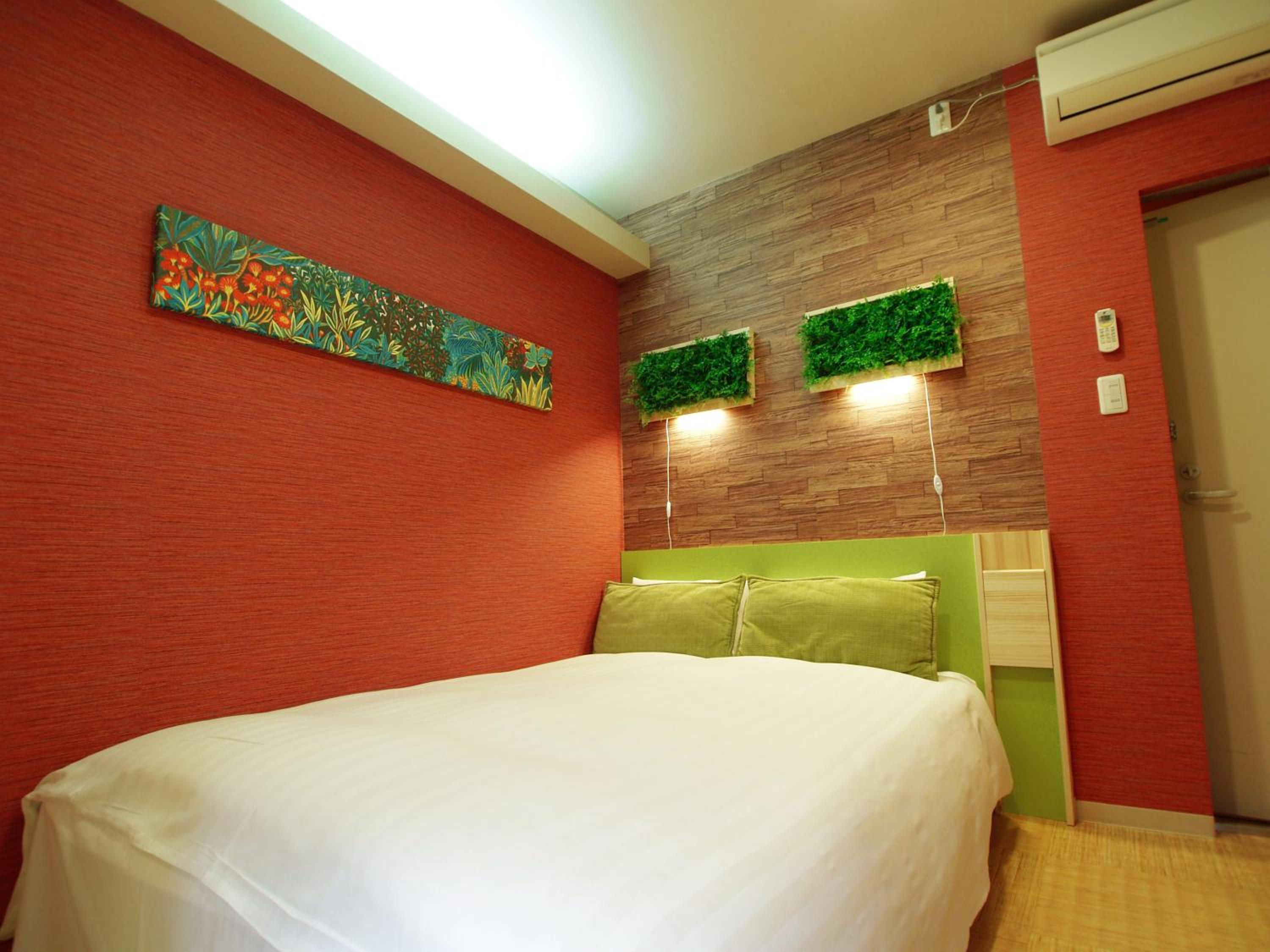 Double Room - Non-Smoking  - Photo 12