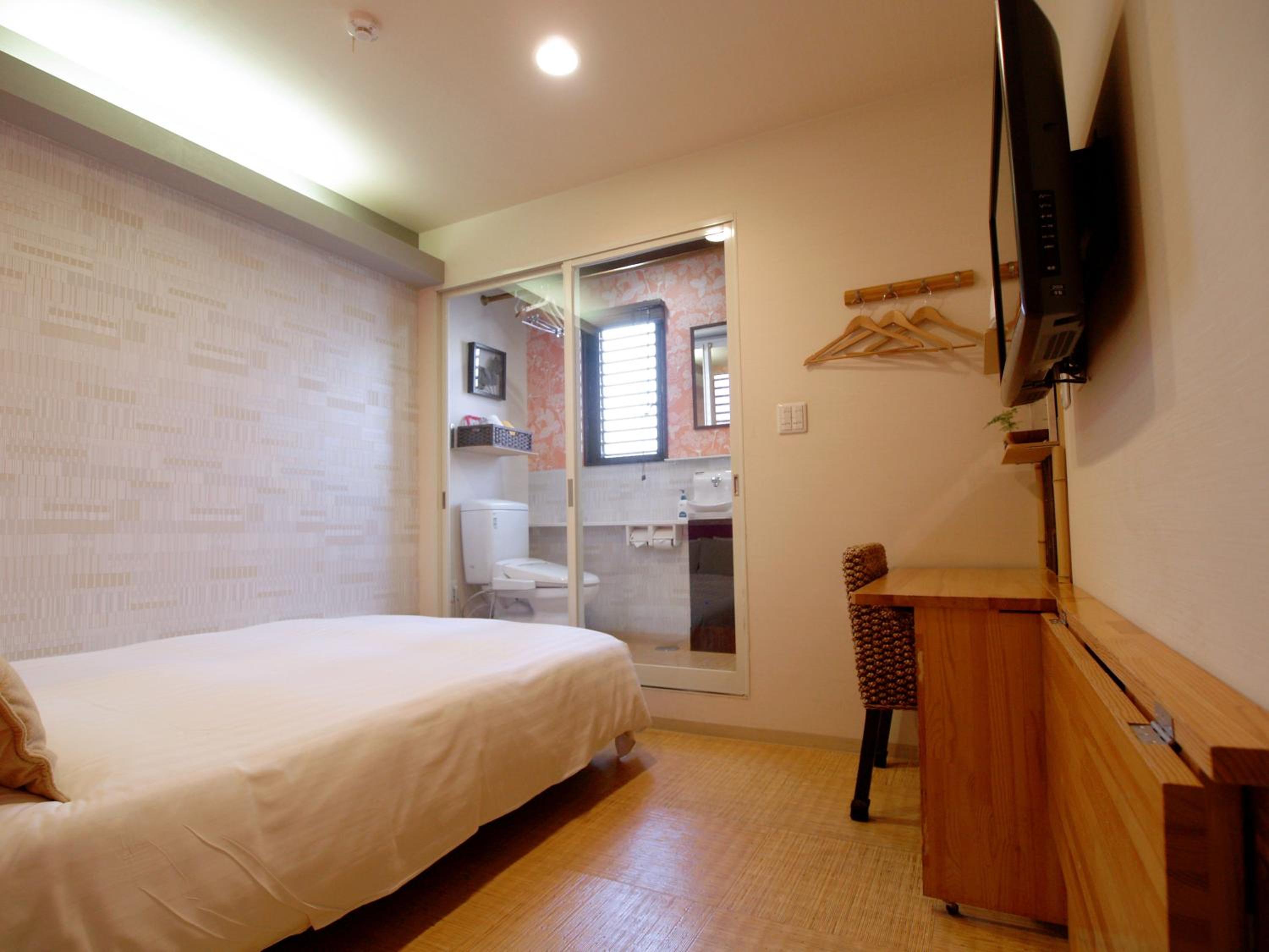 Double Room - Non-Smoking  - Photo 8
