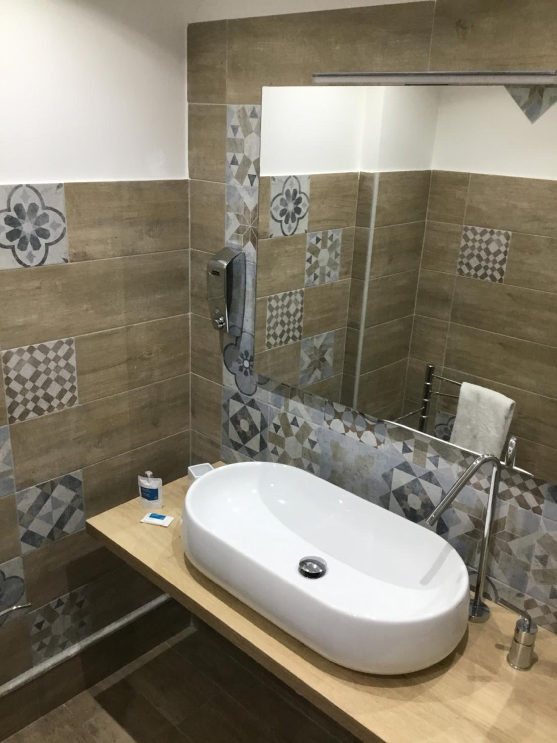 Junior Suite with Hydro-massage Shower - Photo 21