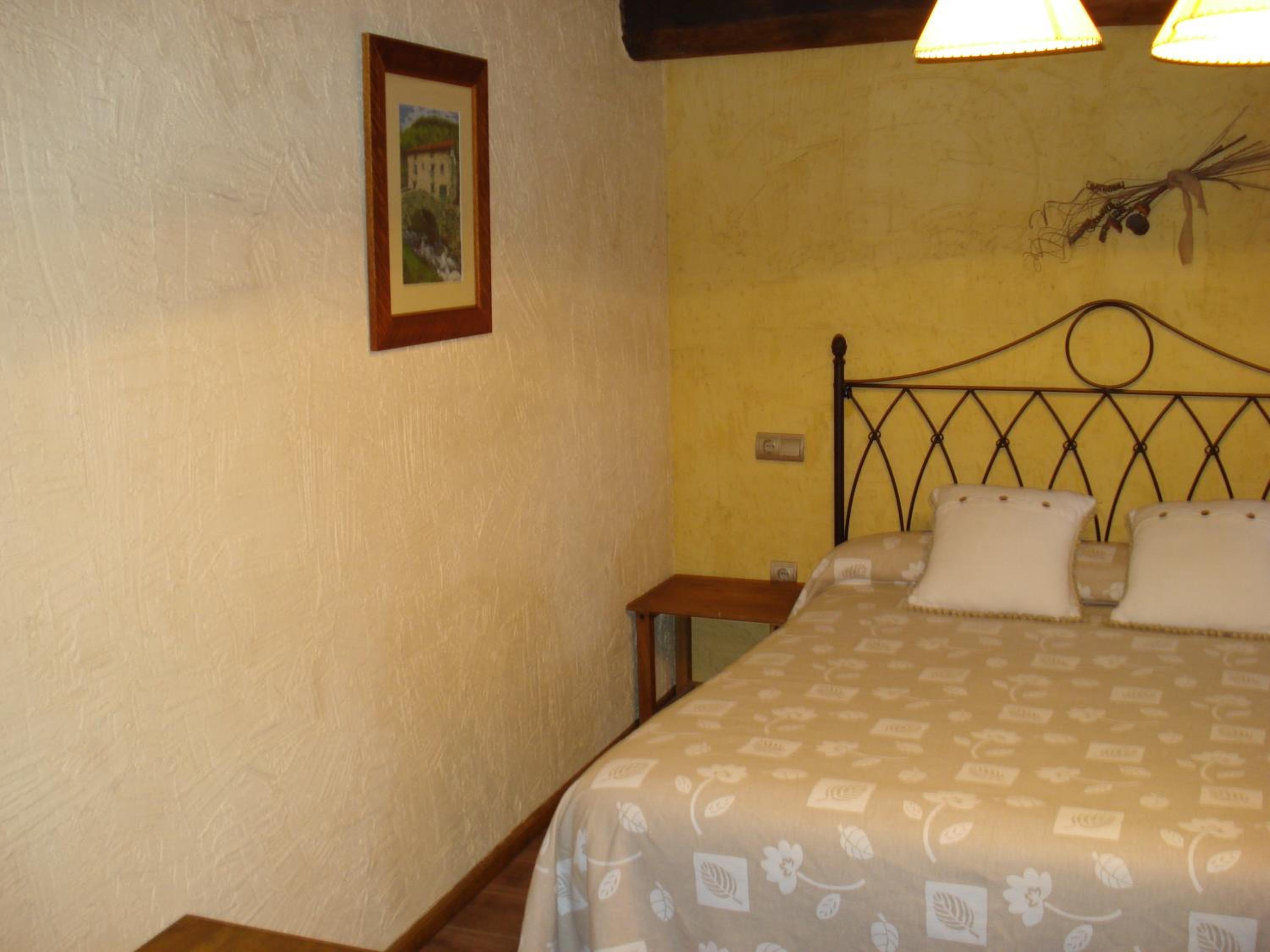 Double or Twin Room with Bathroom photo 3