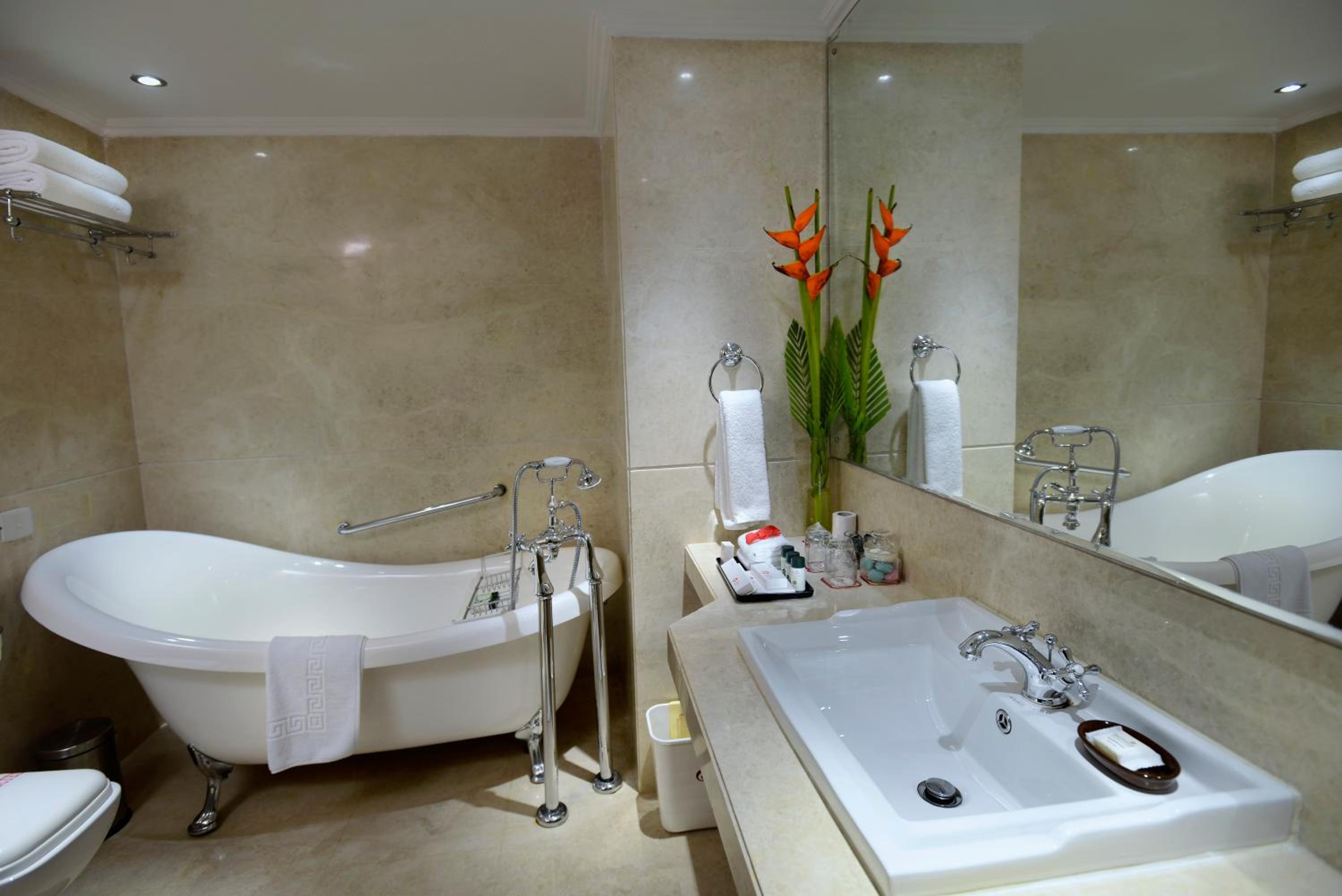 Suite - Photo 2
