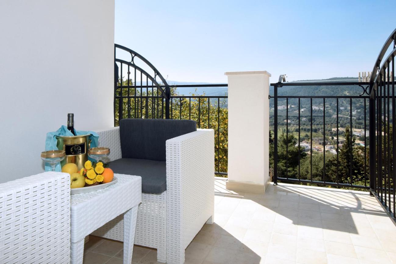 Double Room with Balcony and Sea View photo 3