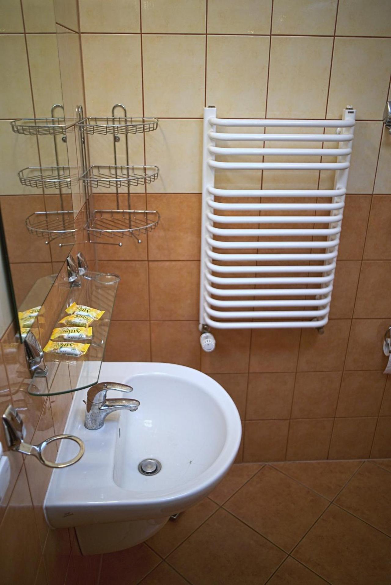 COMFORT ROOM - Photo 8