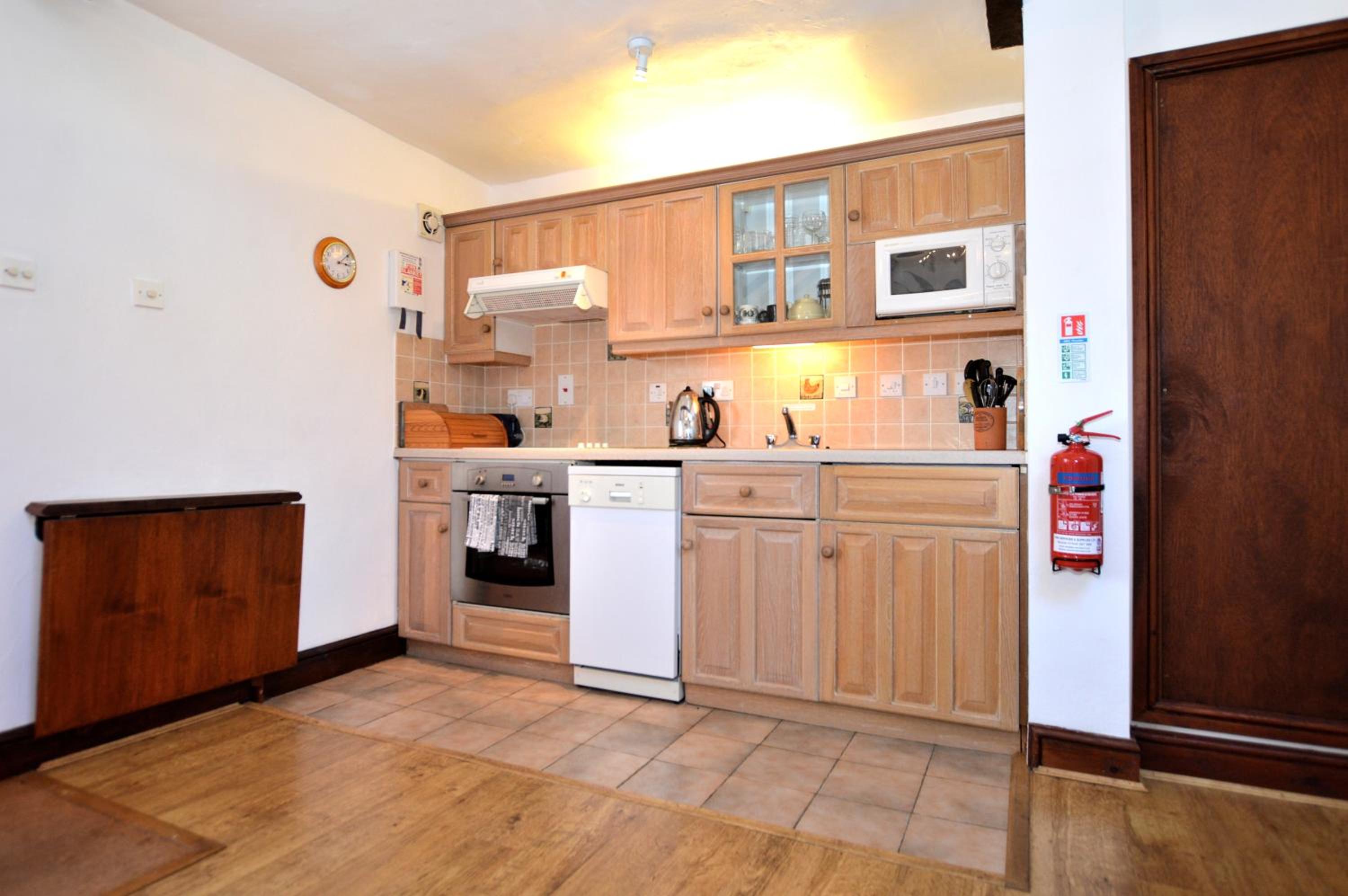 One-Bedroom House - Photo 6