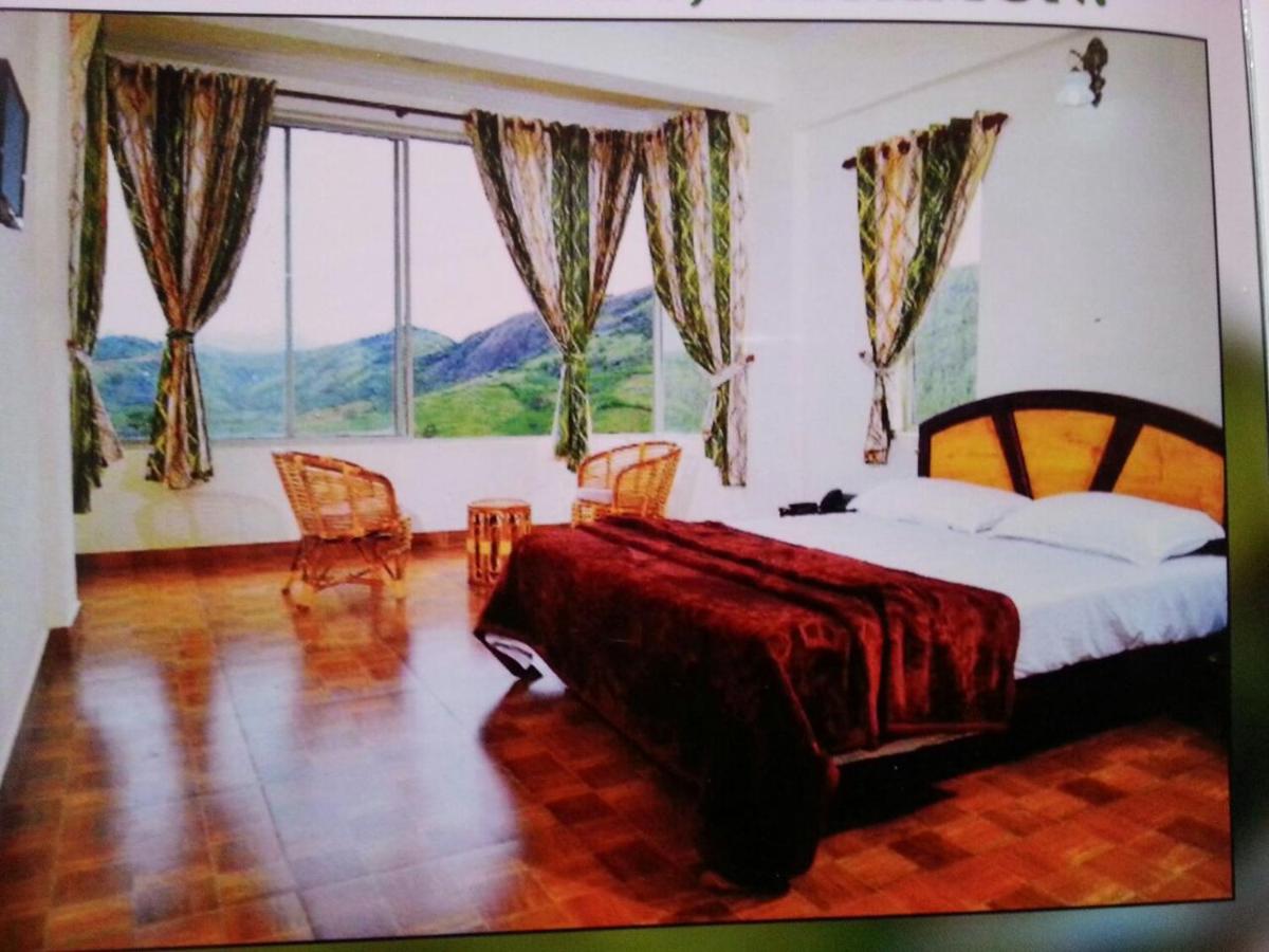 Family Room with Mountain View photo 1