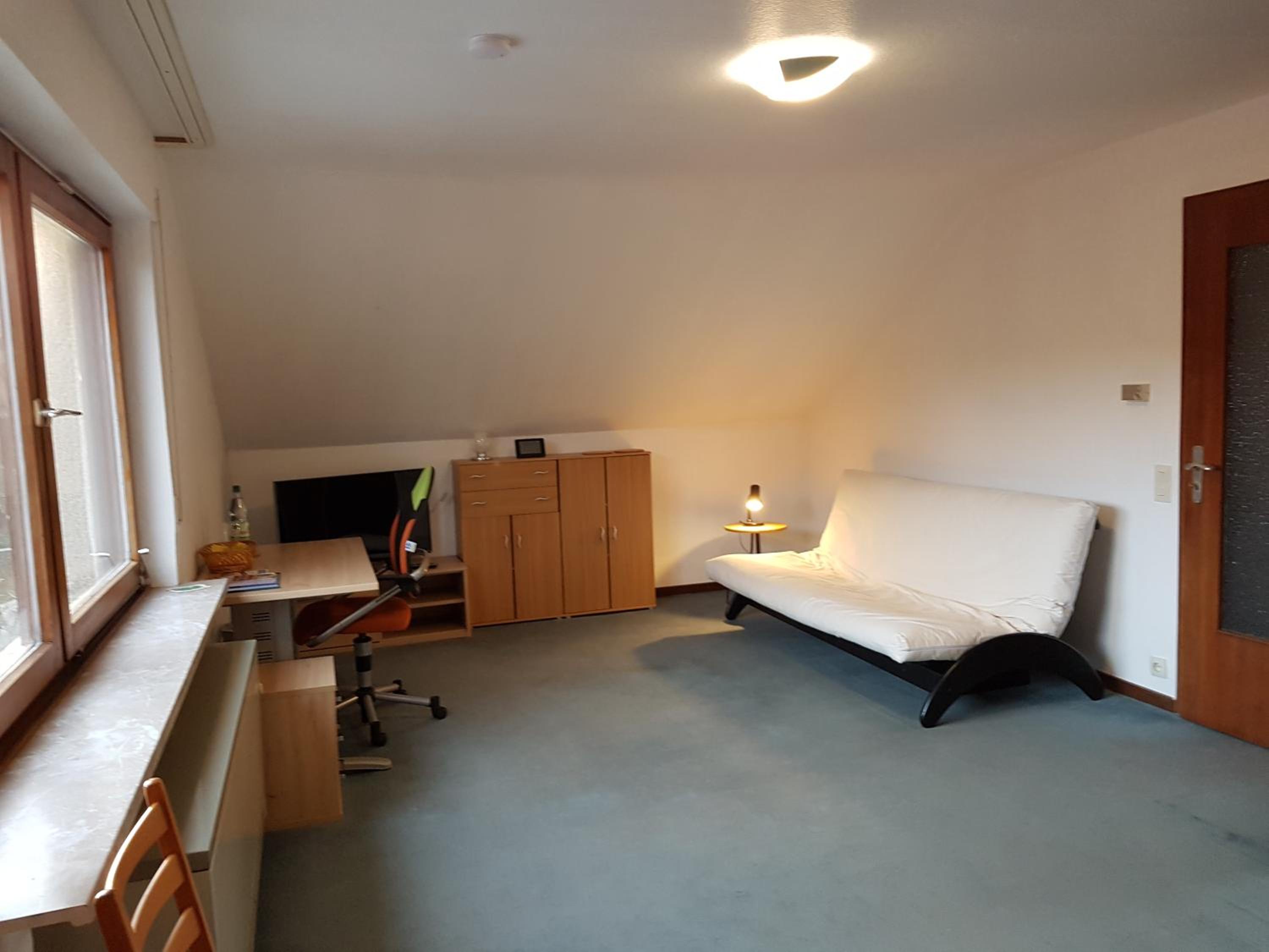Large Twin Room - Photo 5