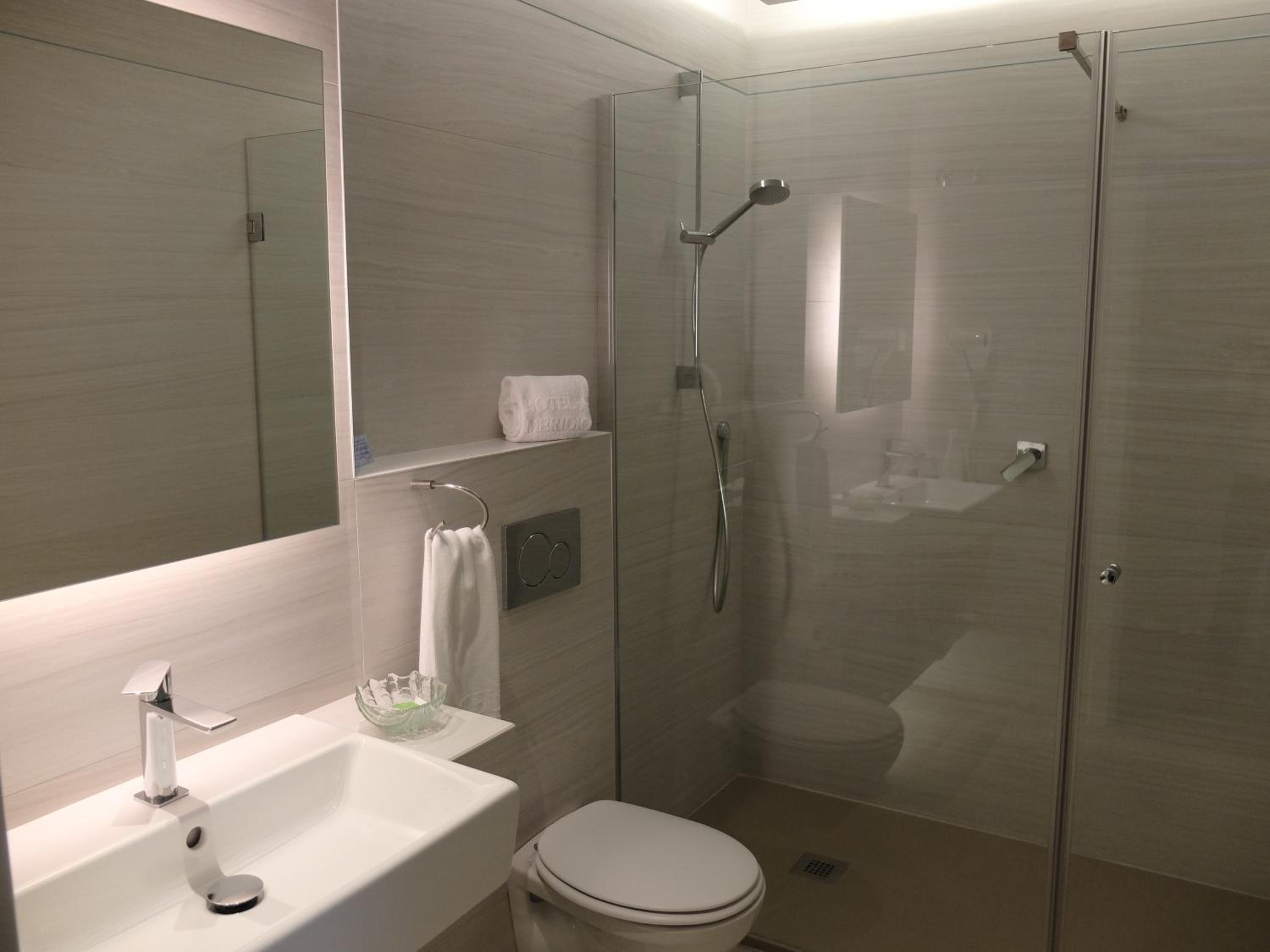 Double or Twin Room with Partial Sea View - Photo 3