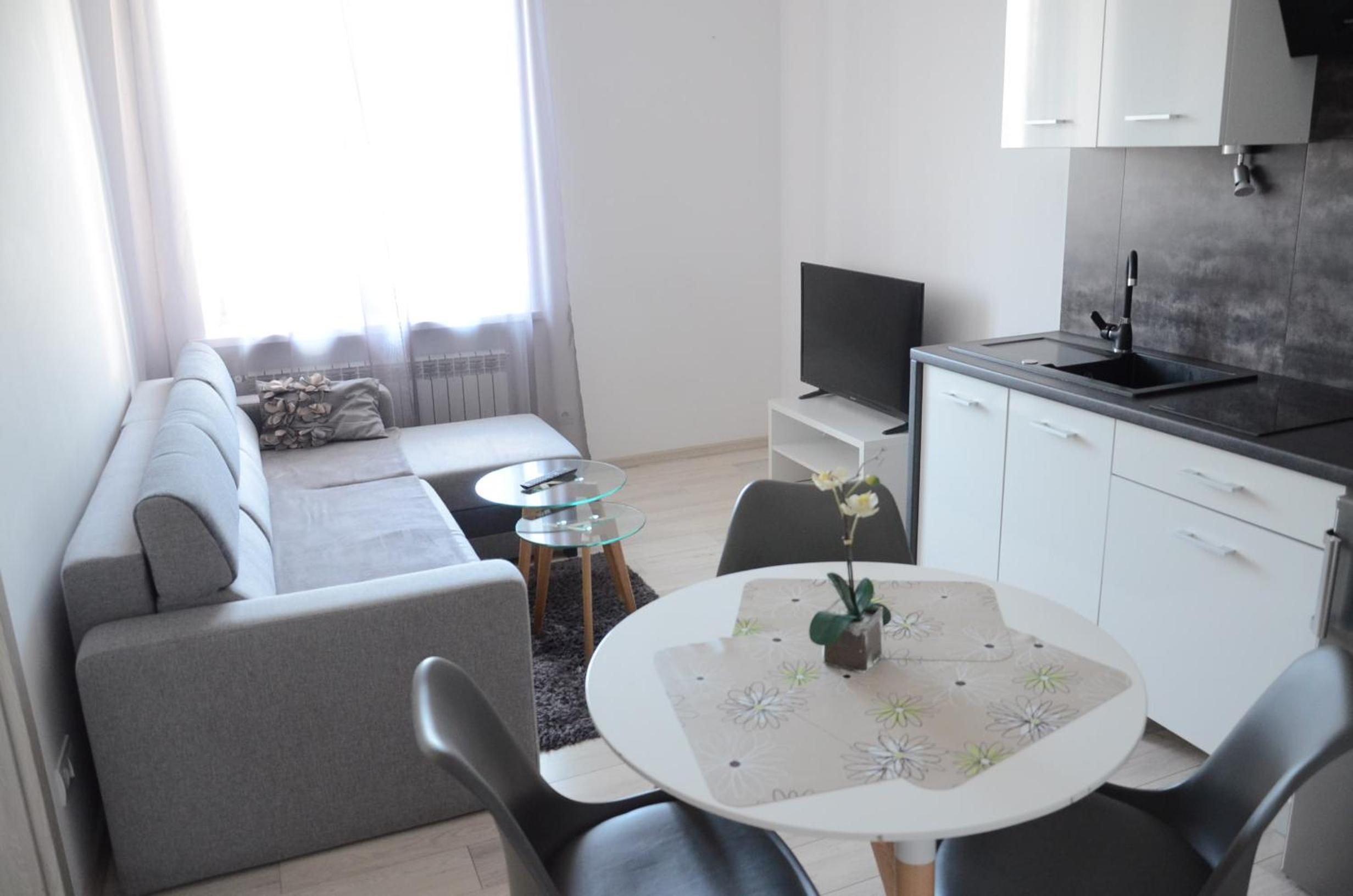 One-Bedroom Apartment - Photo 5