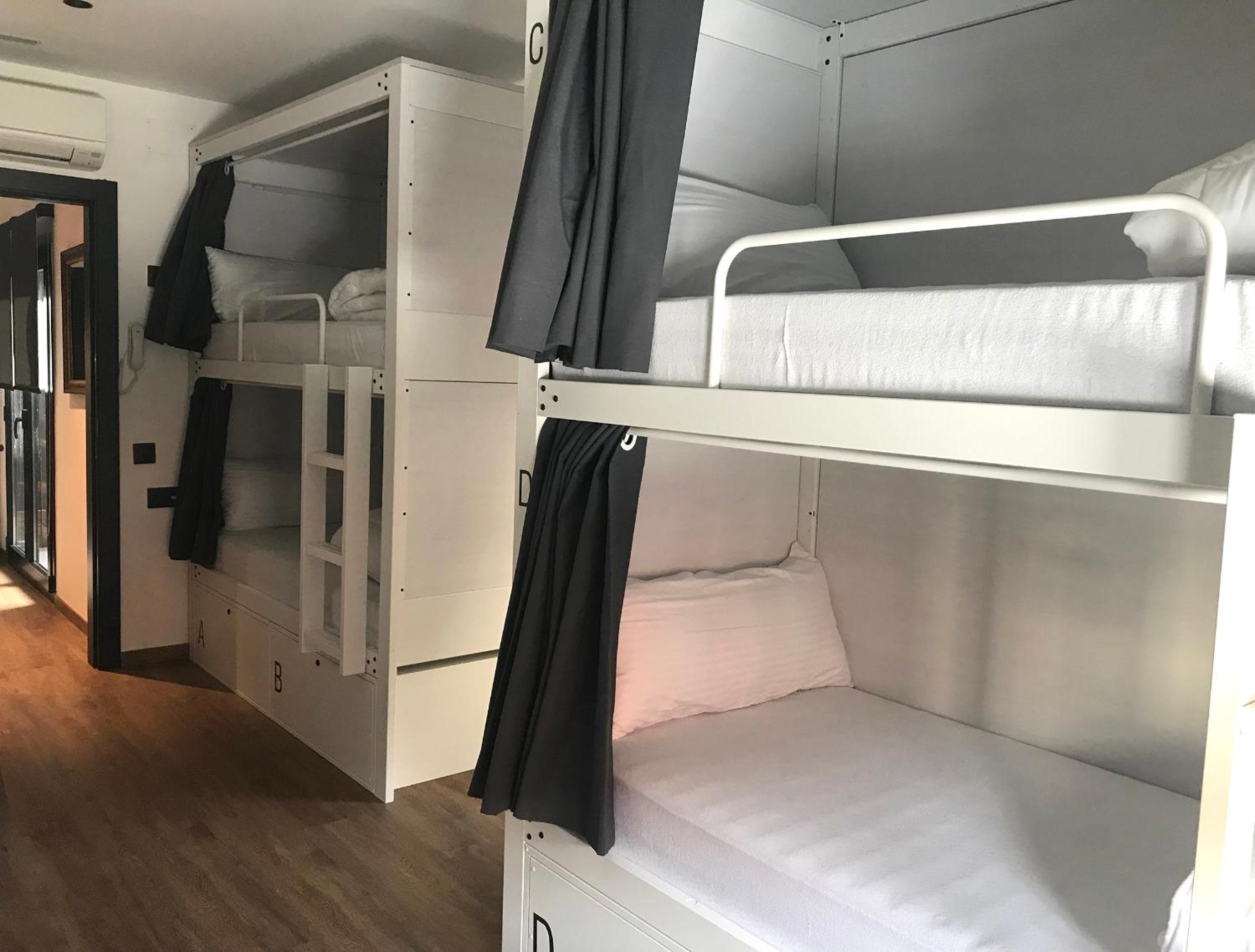 Bed in 6-Bed Dormitory Room photo 2