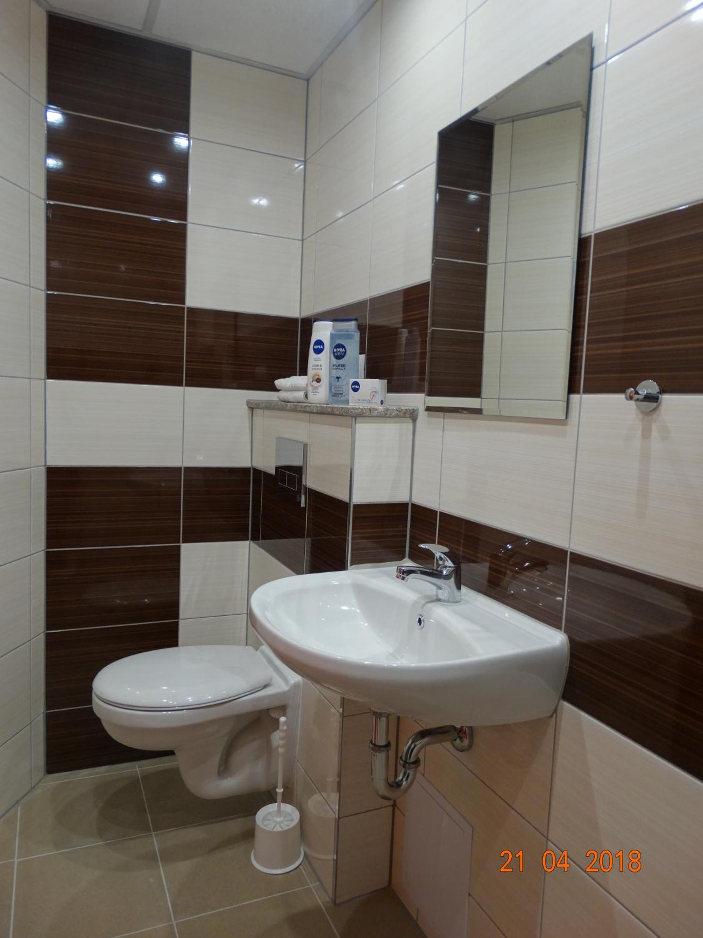 Large Double Room - Photo 17