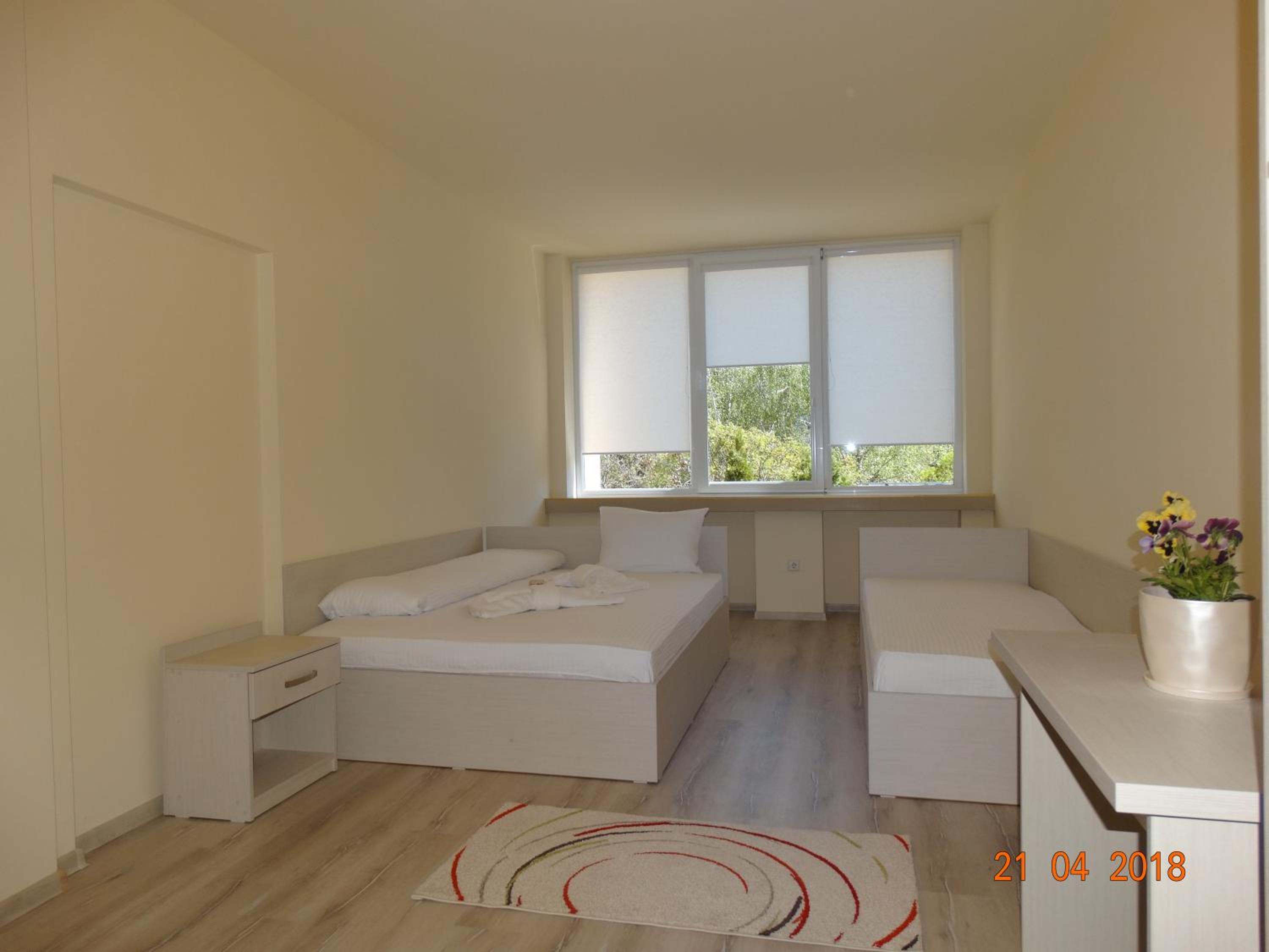 Large Double Room - Photo 43