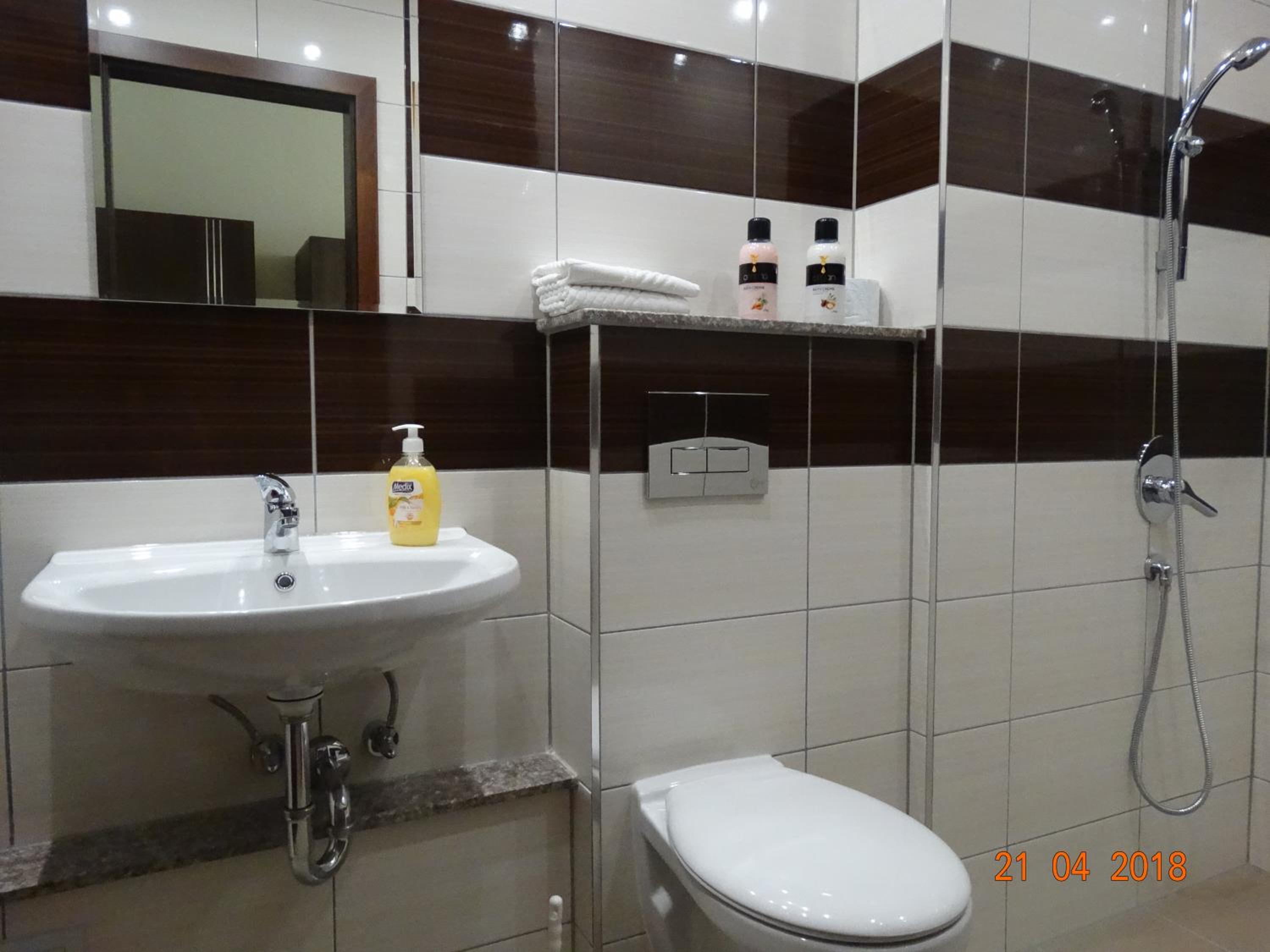 Double Room - Photo 11