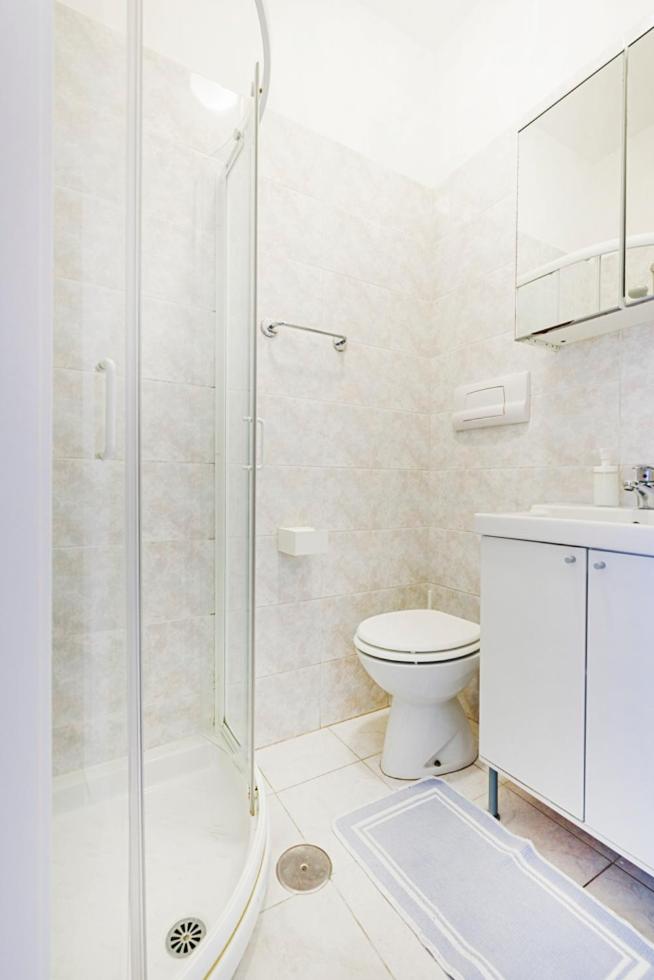 Double Room - Photo 11