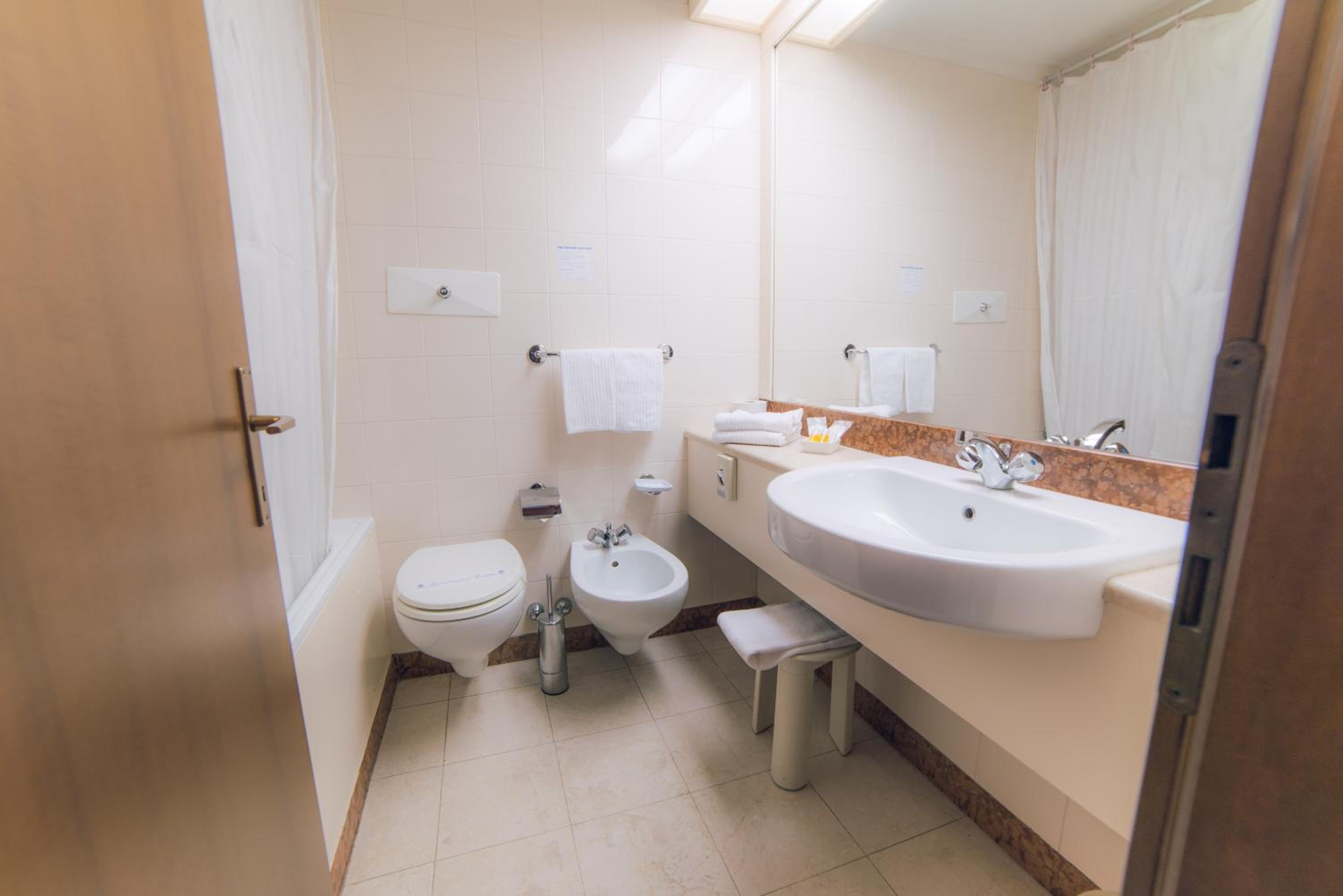 Double Room - Photo 7