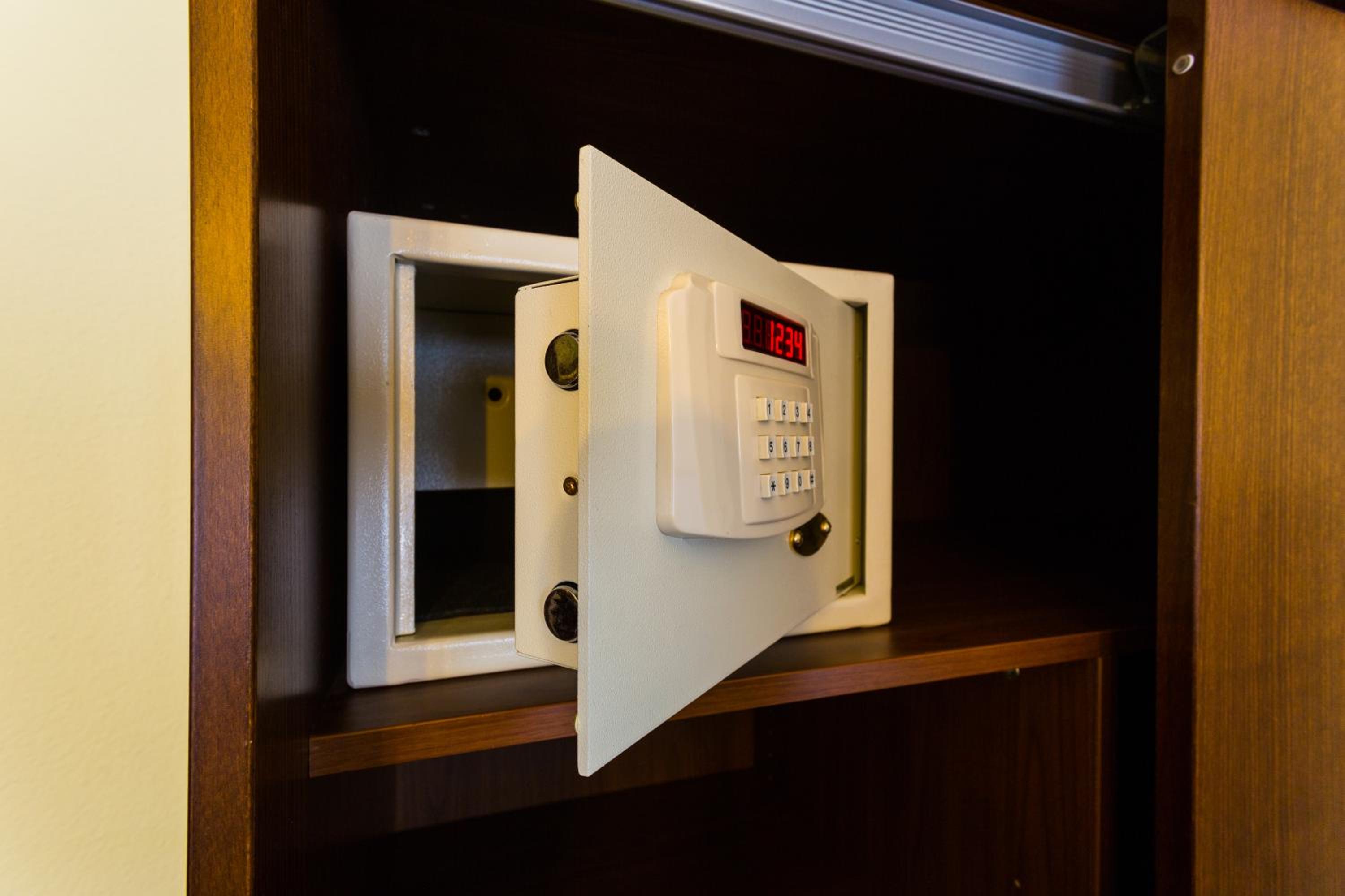  Double Room with Air-Conditioning - Photo 4