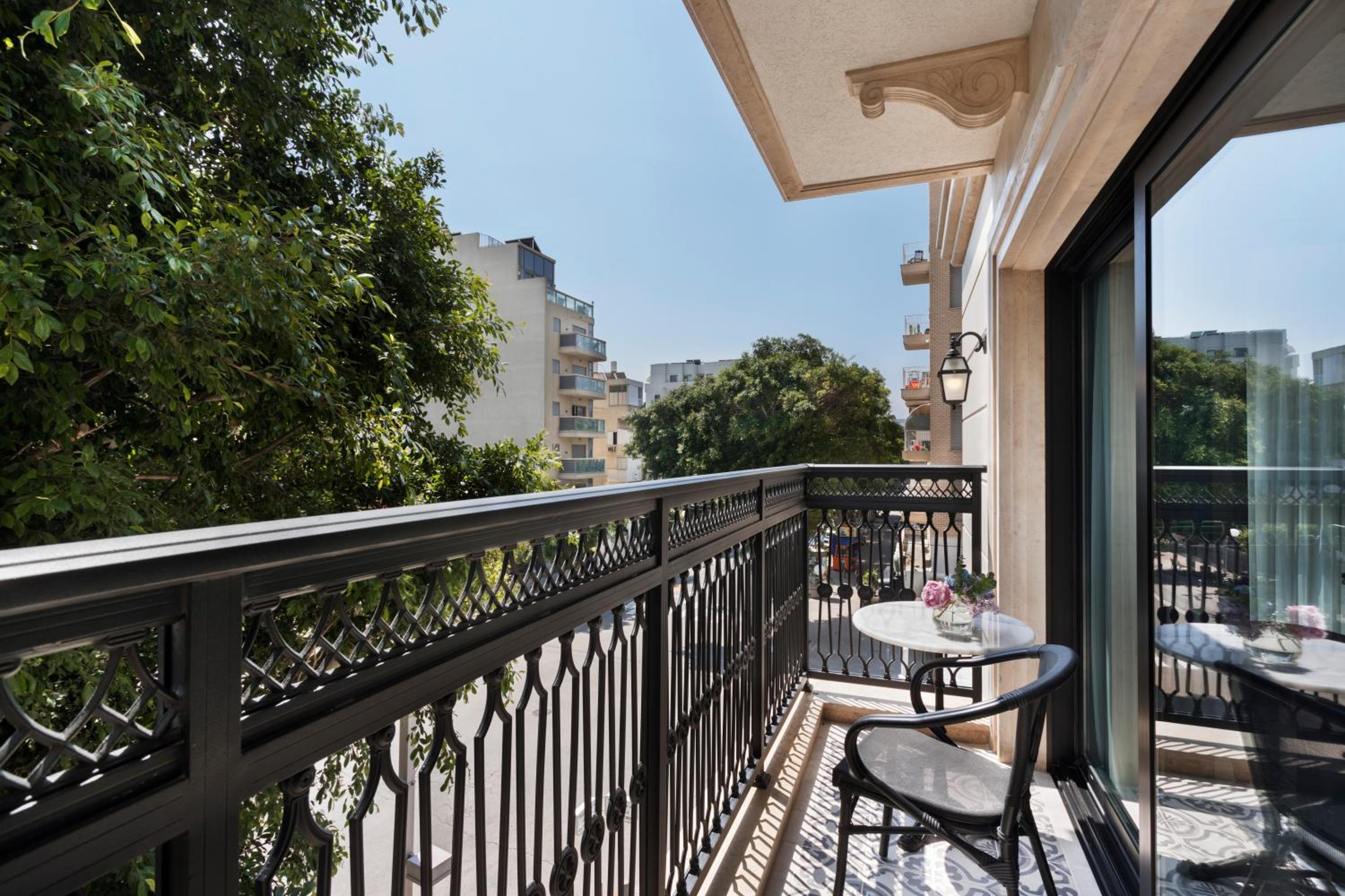 Deluxe Double Room with Balcony photo 3