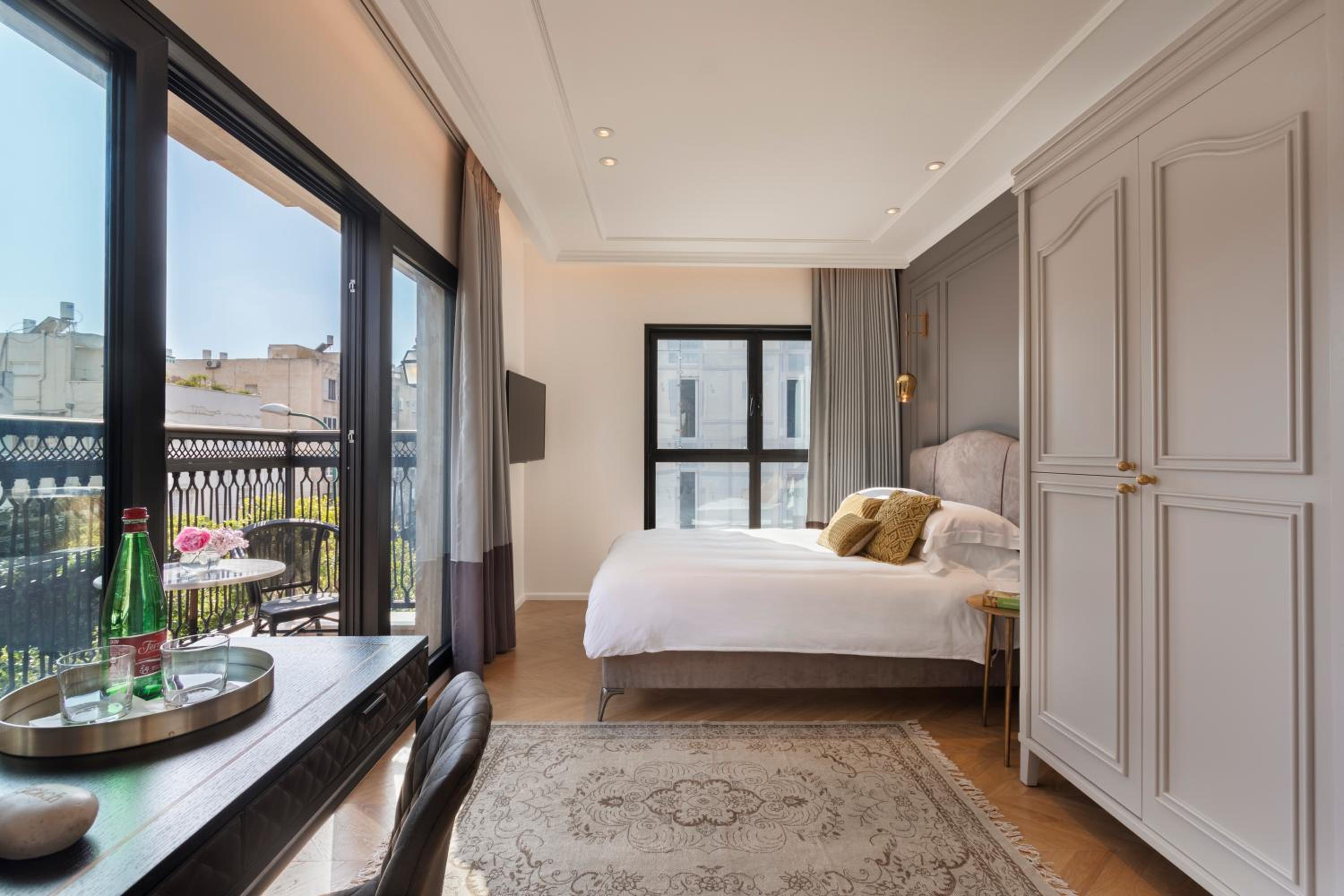 Classic Room with Balcony photo 2