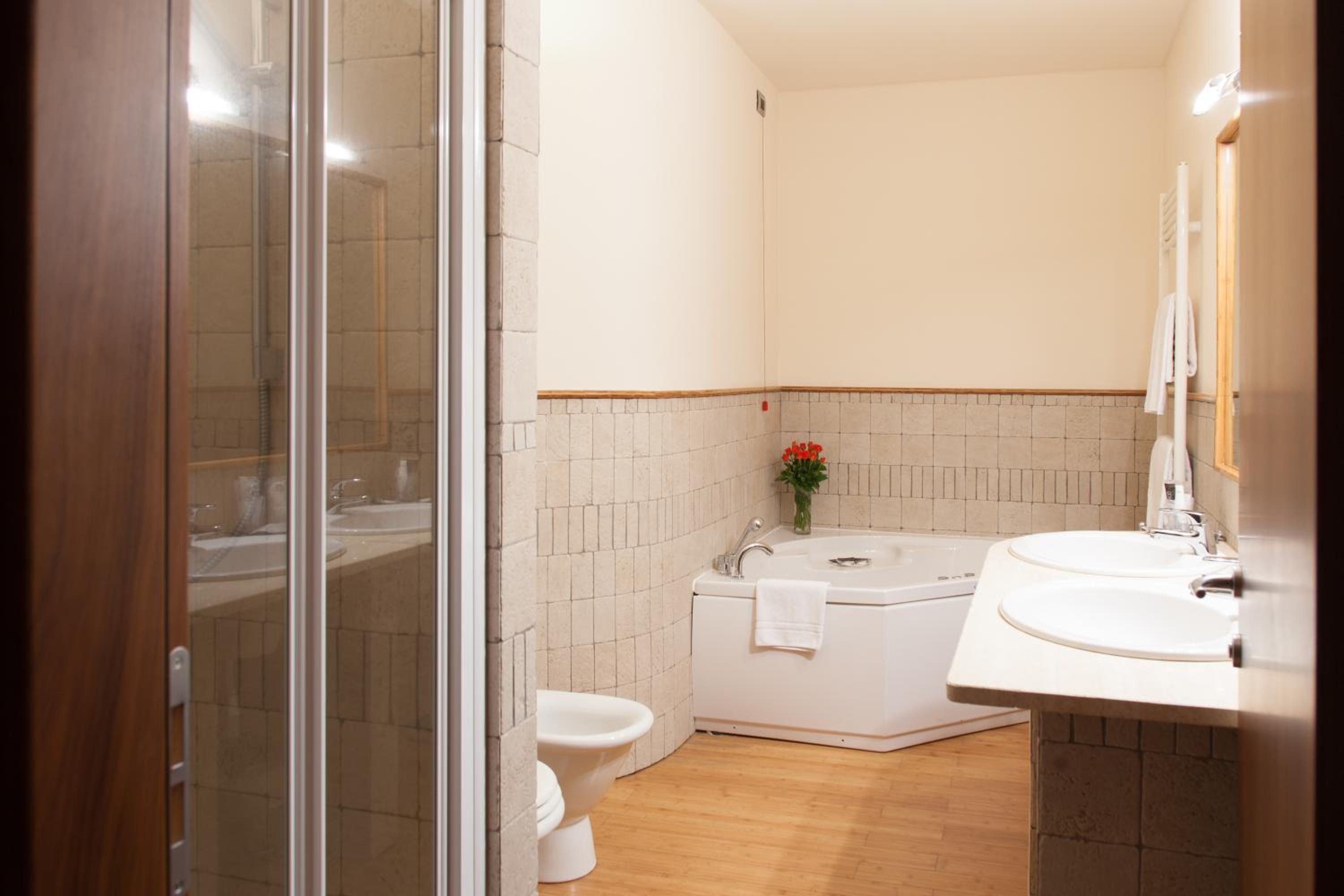 Suite - Photo 4