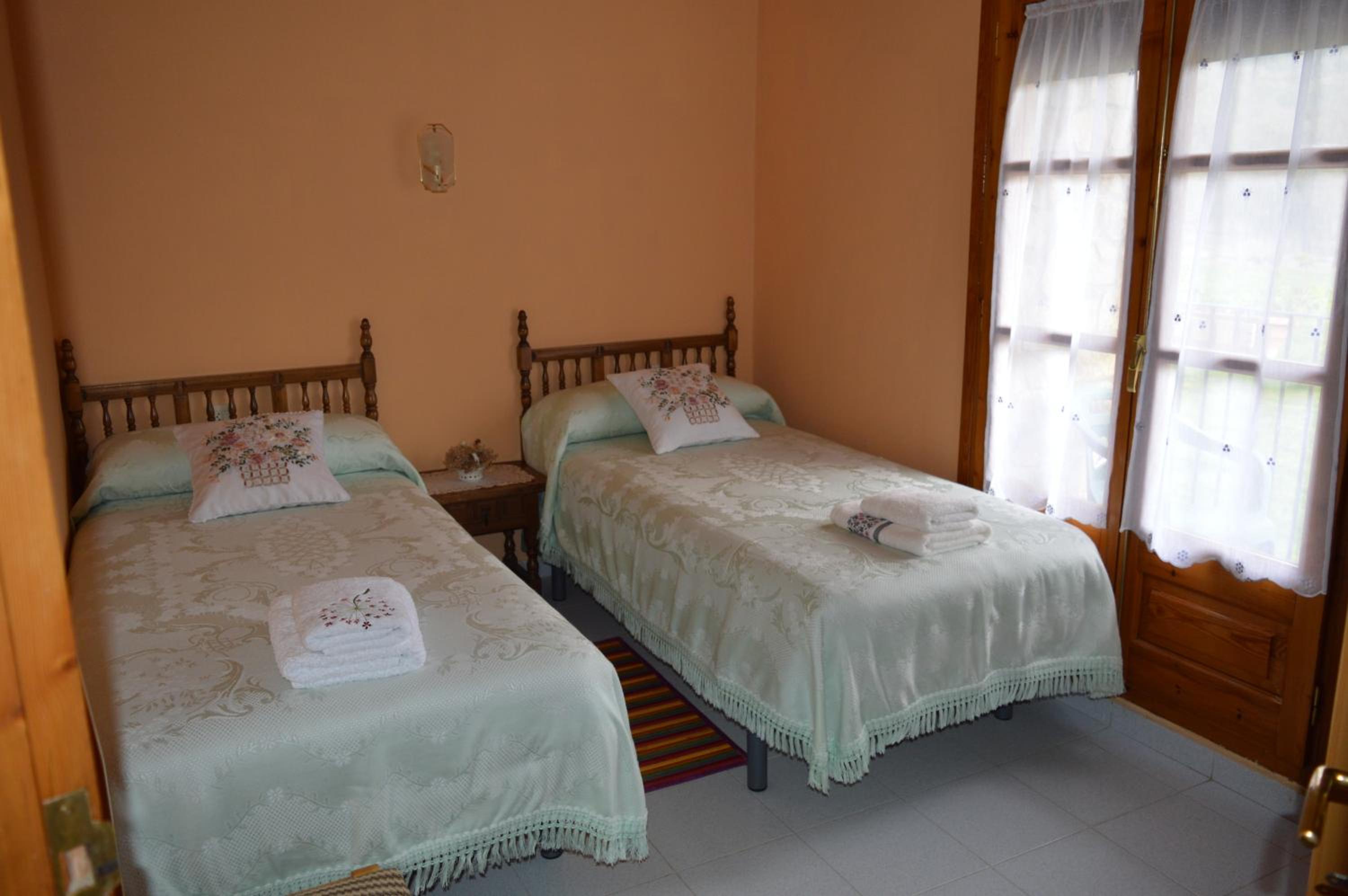 Habitación Doble con Vistas a la Montaña con Baño Compartido