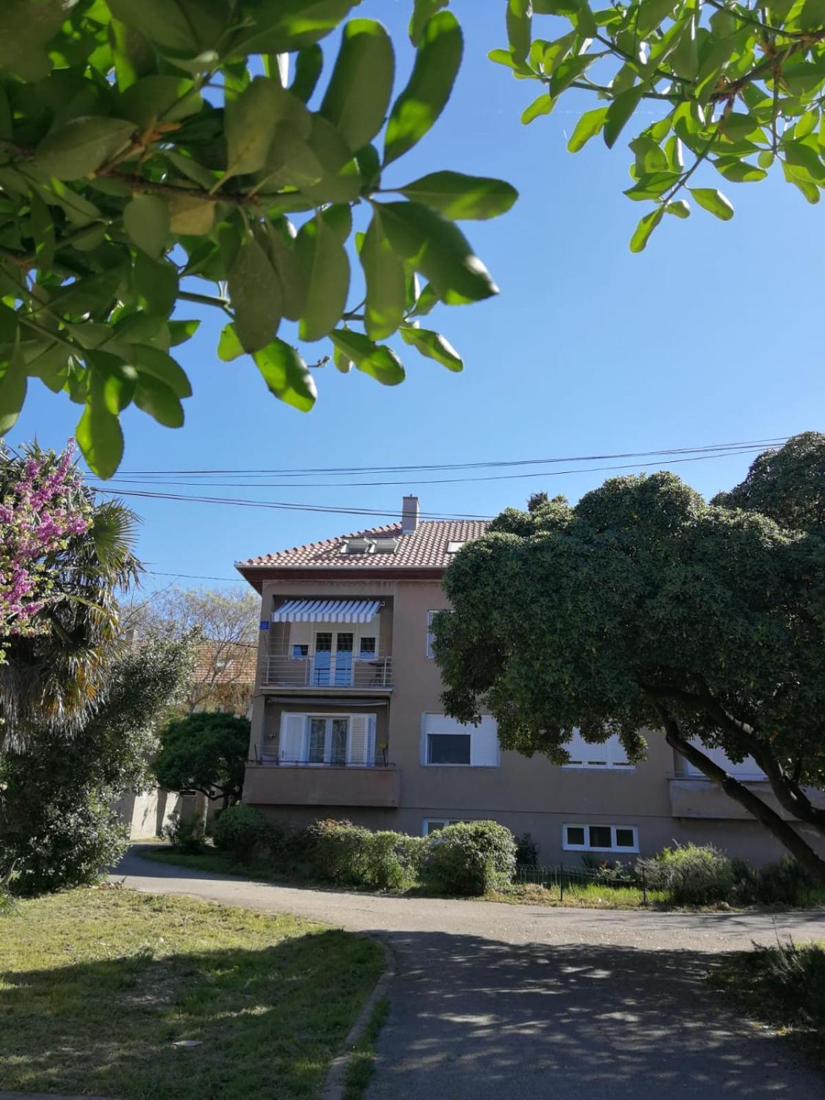 Apartment with Balcony - Photo 21