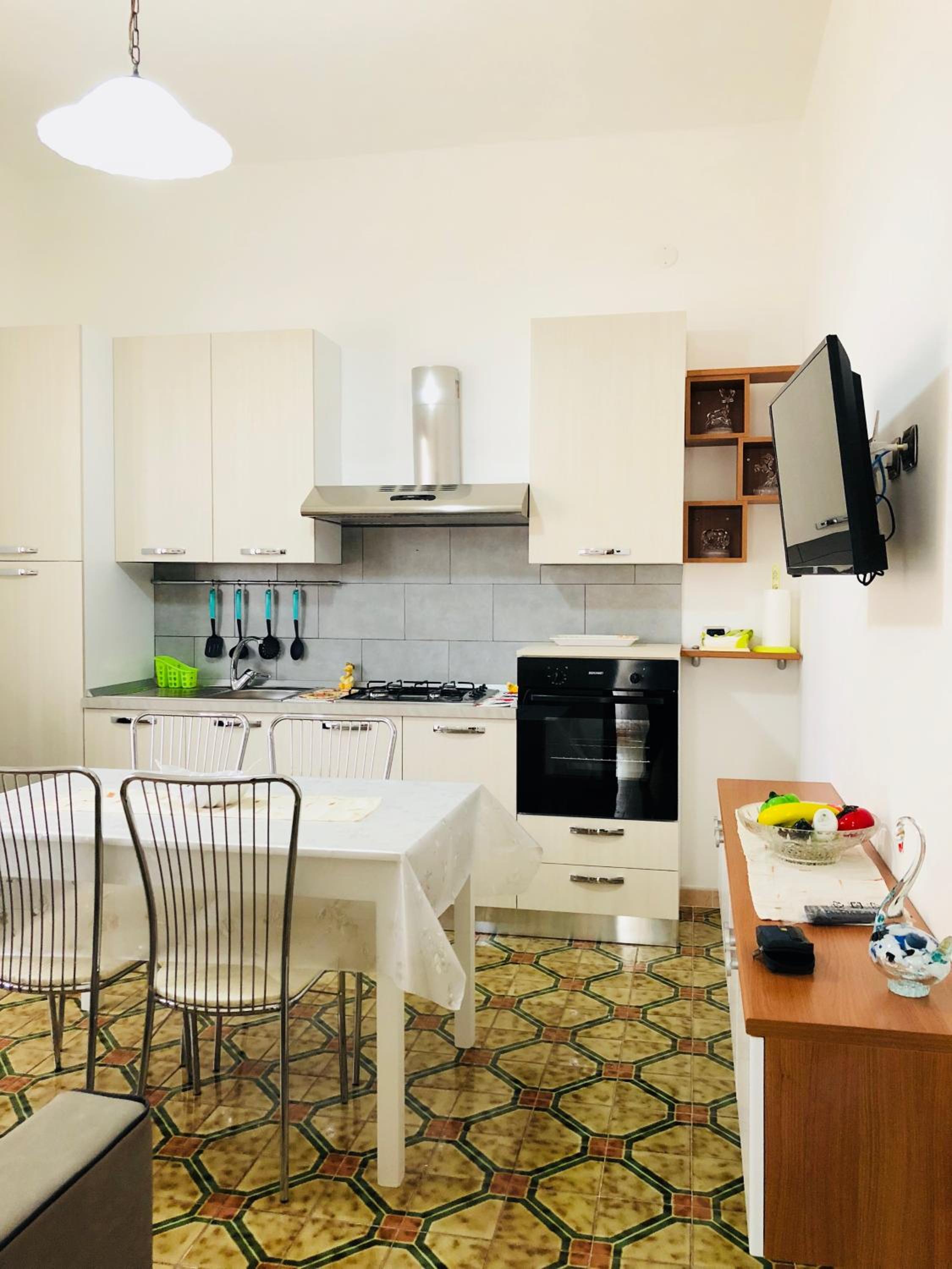 Two-Bedroom House - Photo 20
