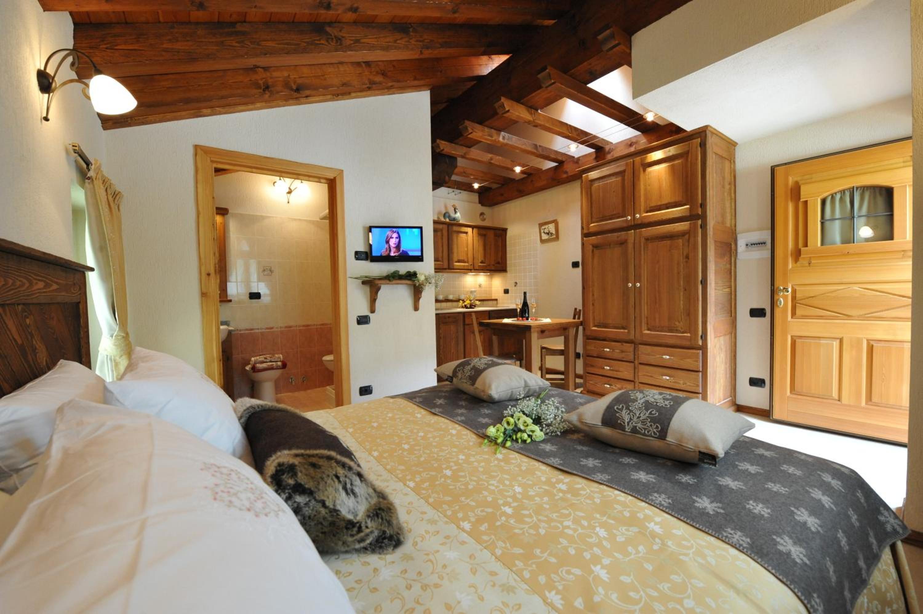 Double or Twin Room with Kitchenette - Photo 13