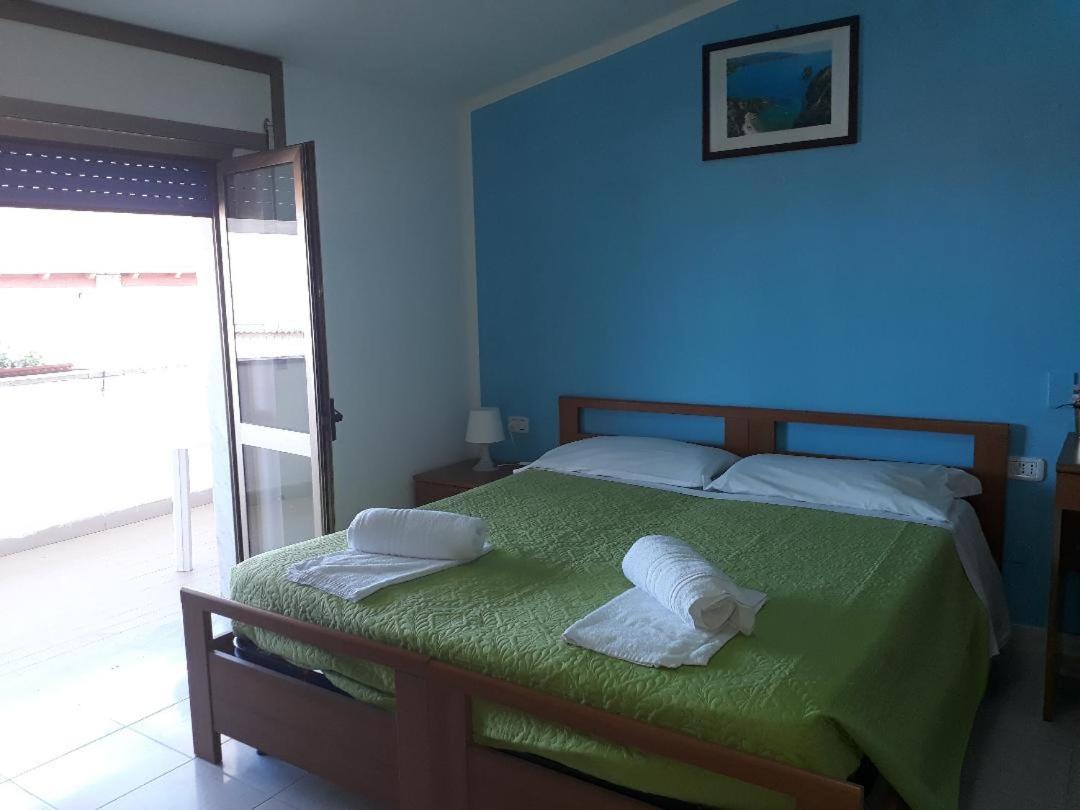 Double Room with Balcony and Sea View photo 3