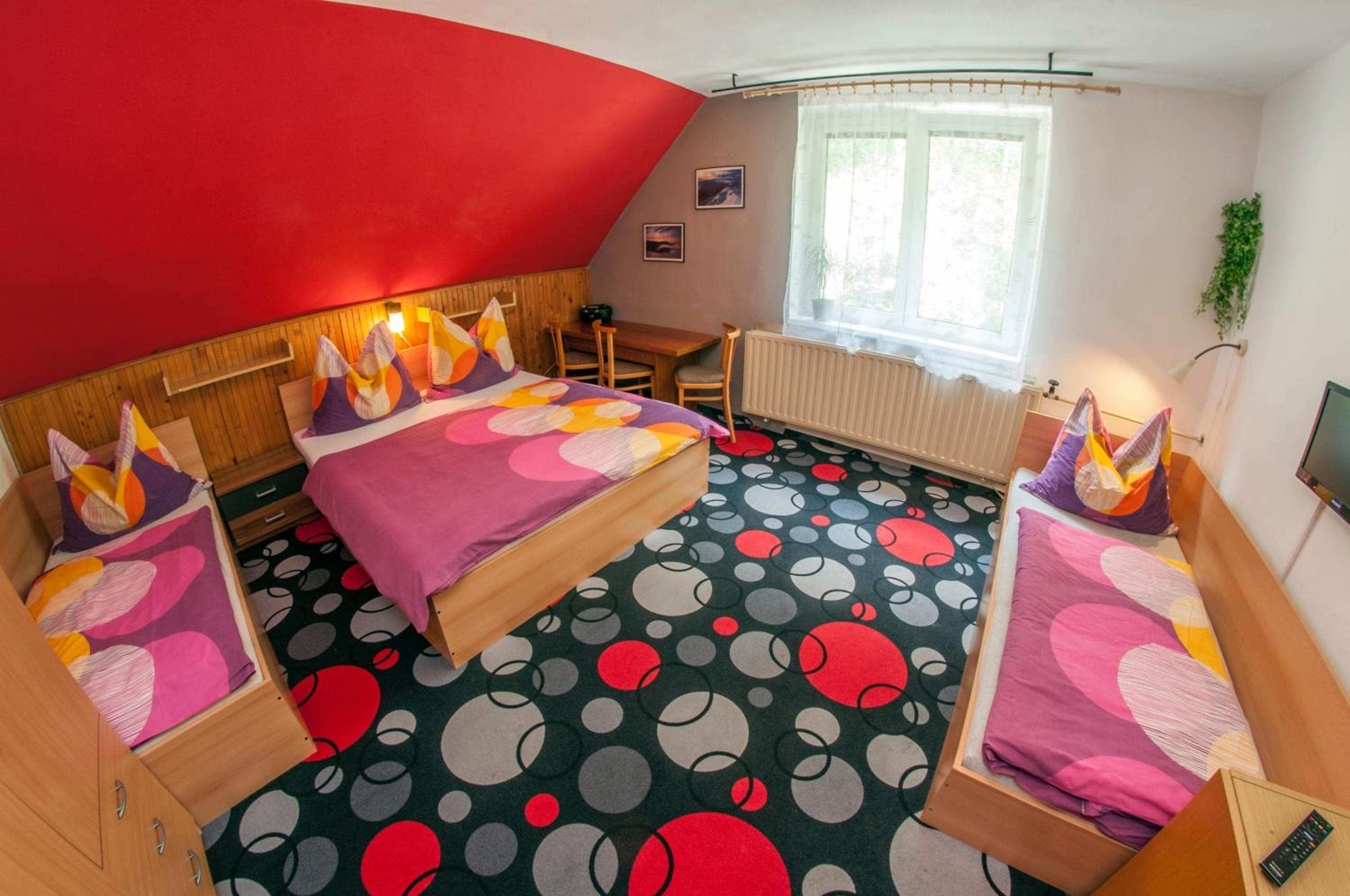 Quadruple Room with Private Bathroom photo 1