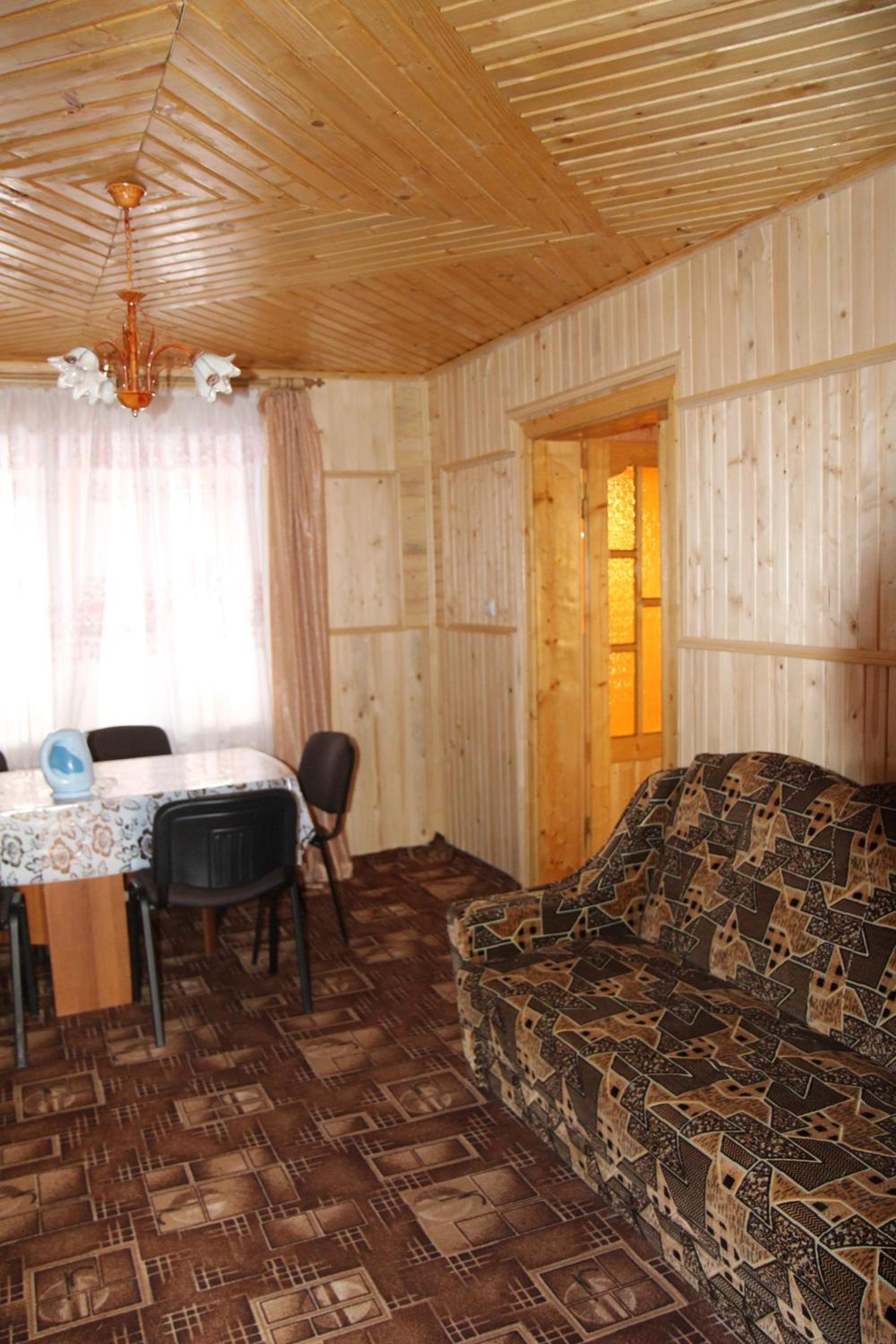 Six-Bedroom House photo 1