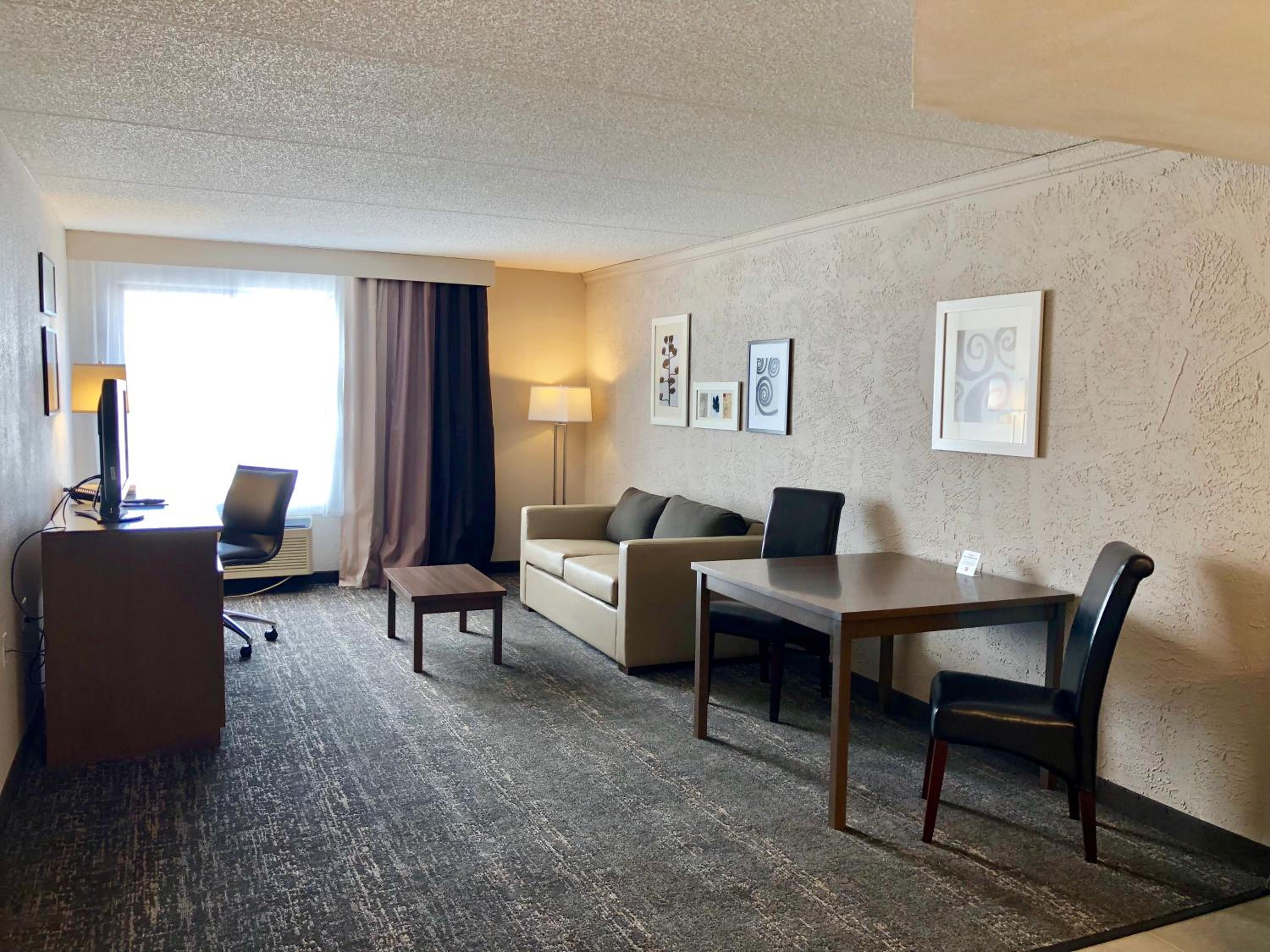Suite with Two Queen Beds - Non-Smoking - Photo 2