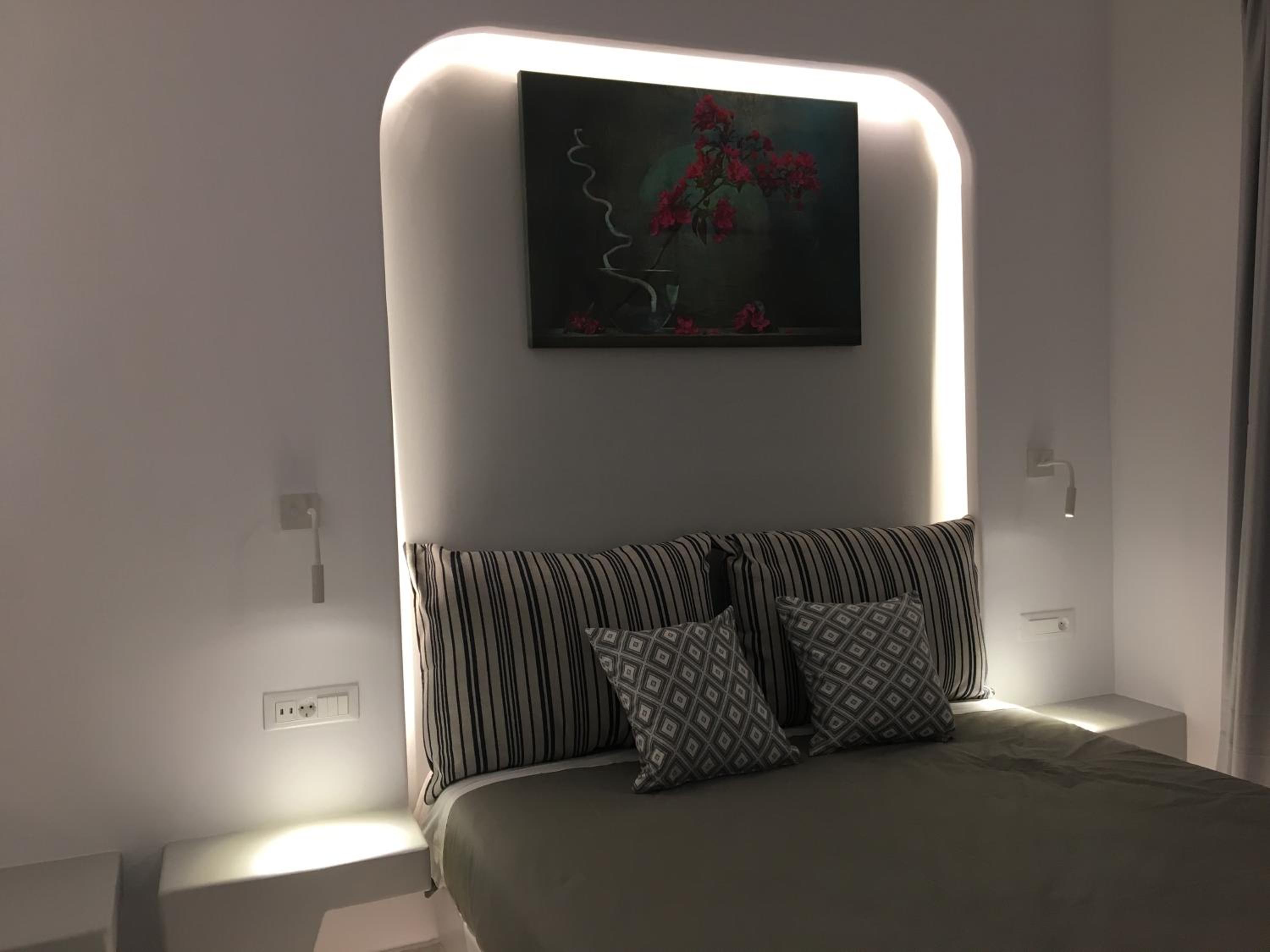 Deluxe Double Room with Balcony photo 3