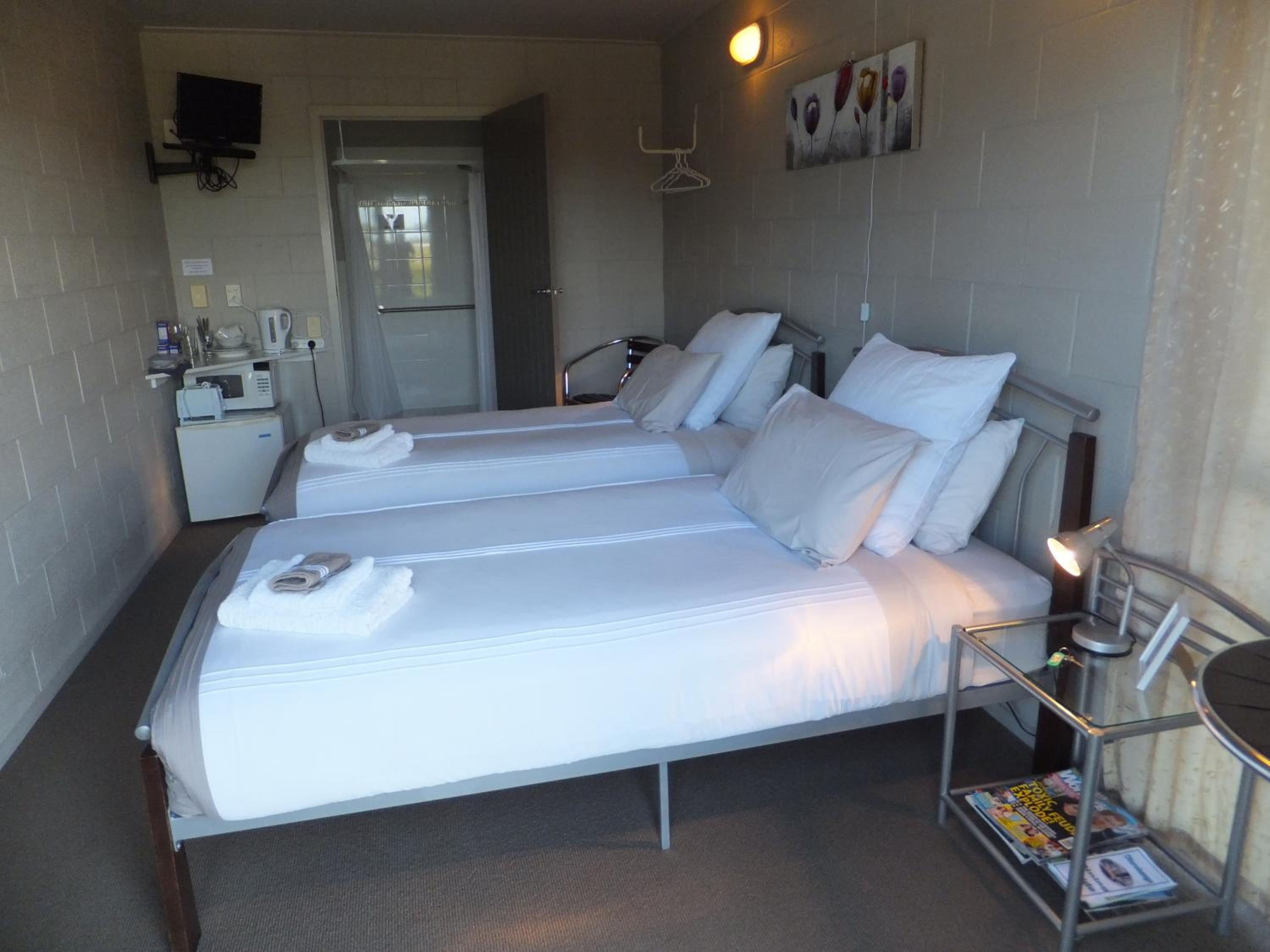 Twin Room - Photo 3