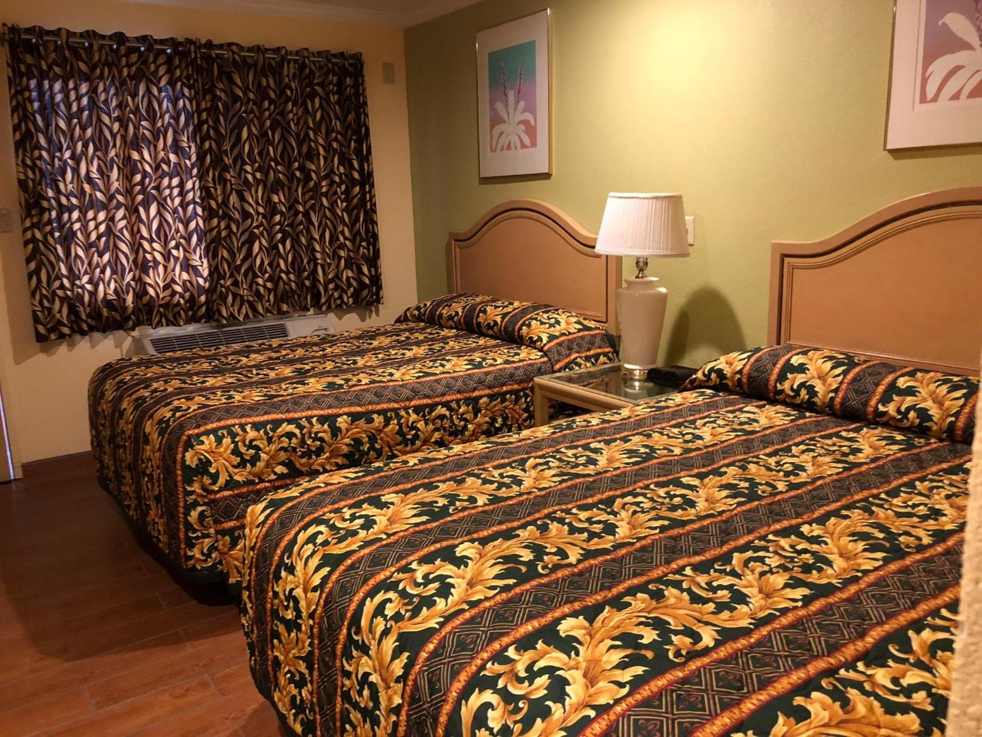 2 Full Bed Smoking photo 1