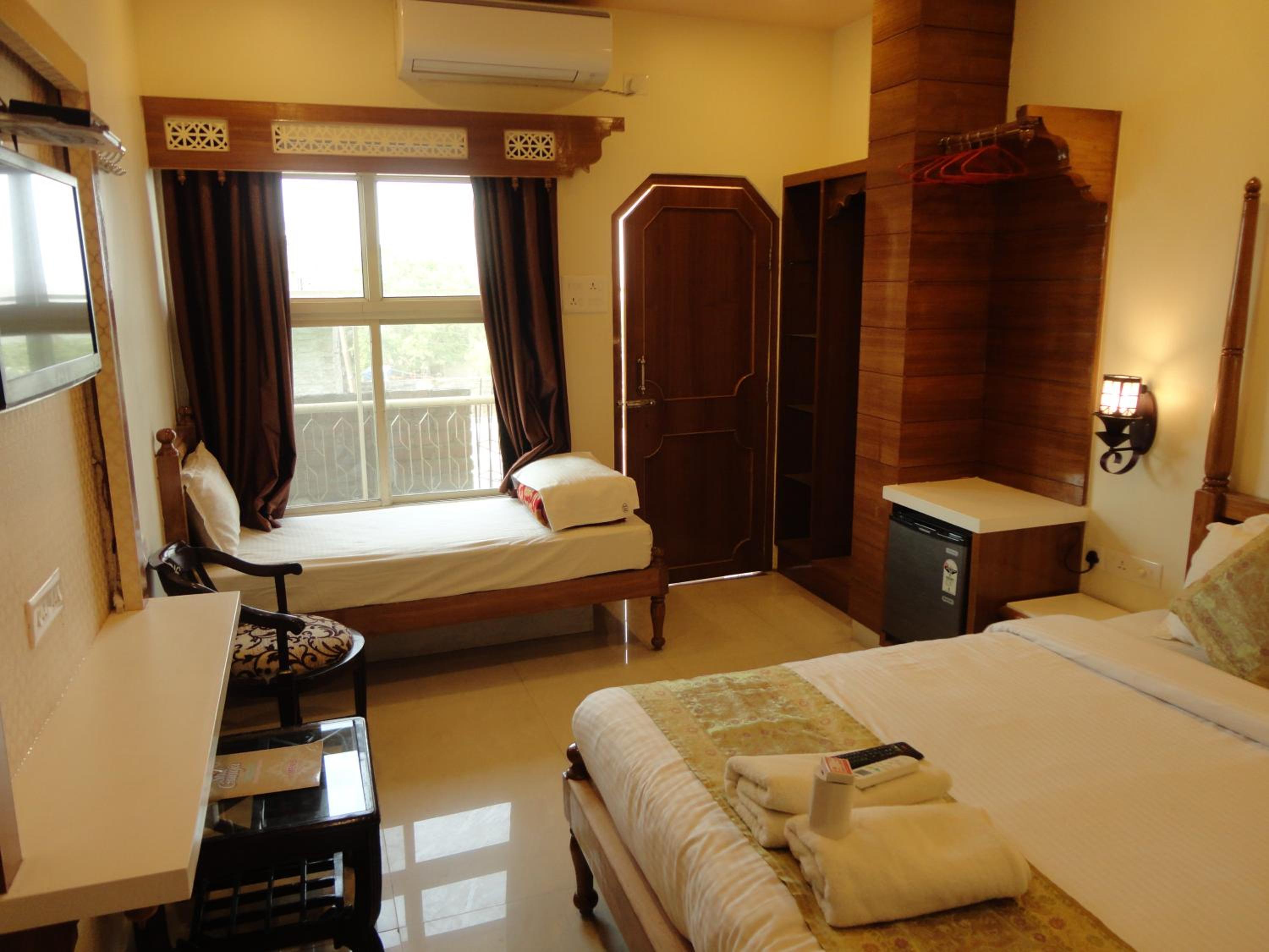 Deluxe Triple Bed Room City View - Photo 37