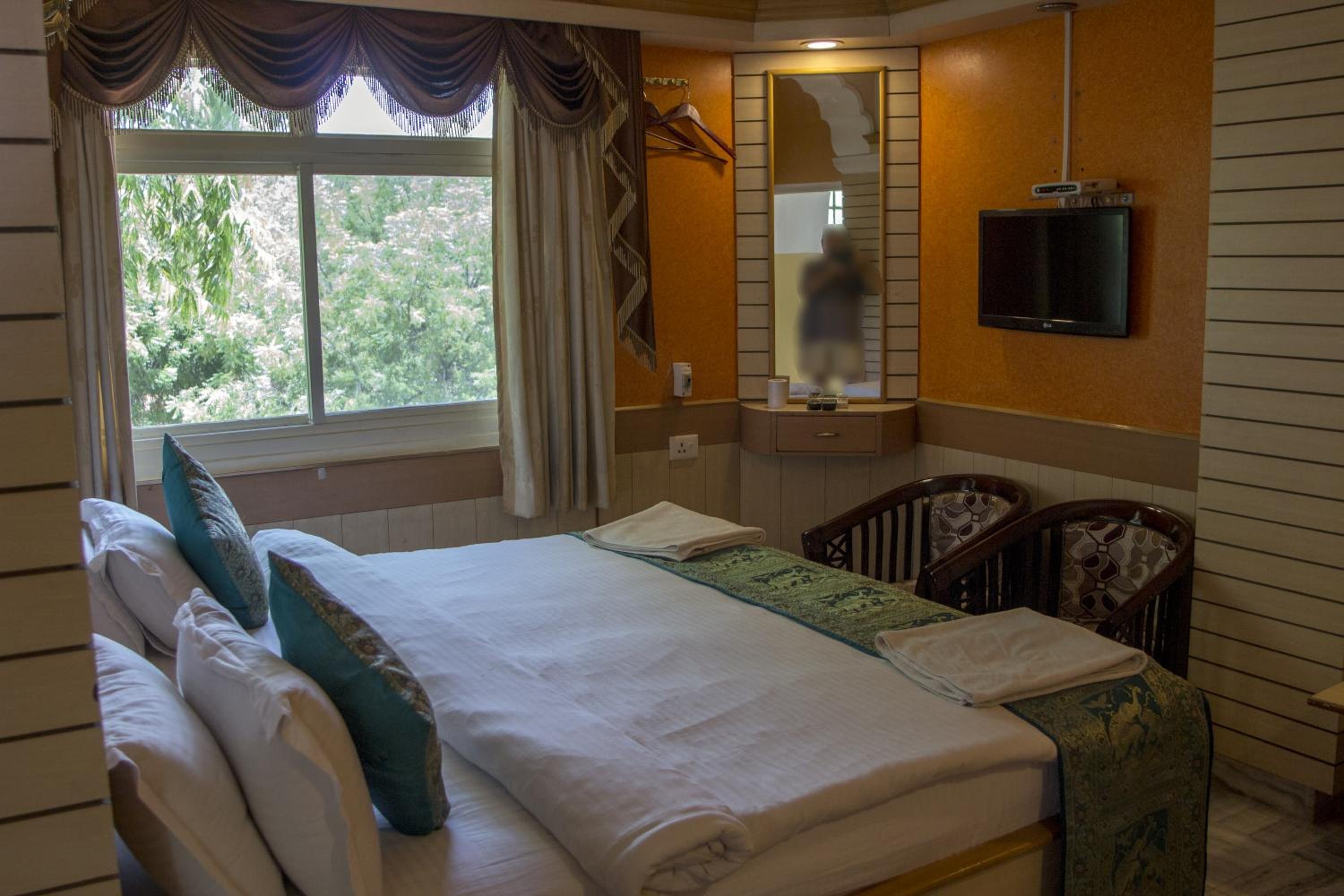 Deluxe Triple Bed Room City View - Photo 38