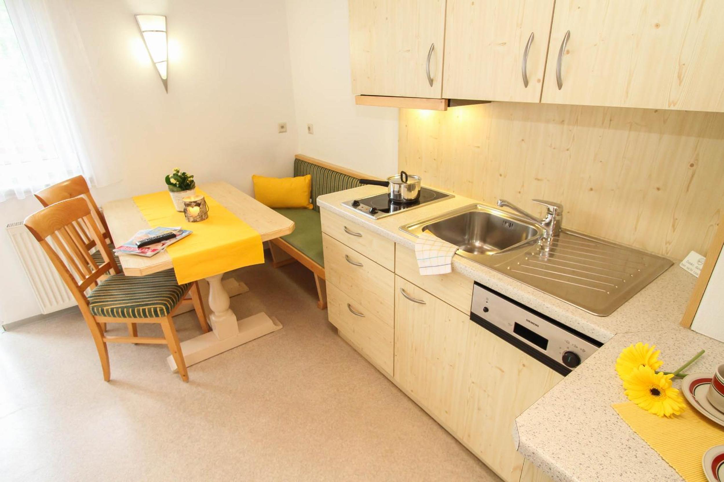 Apartment with Balcony - Photo 4