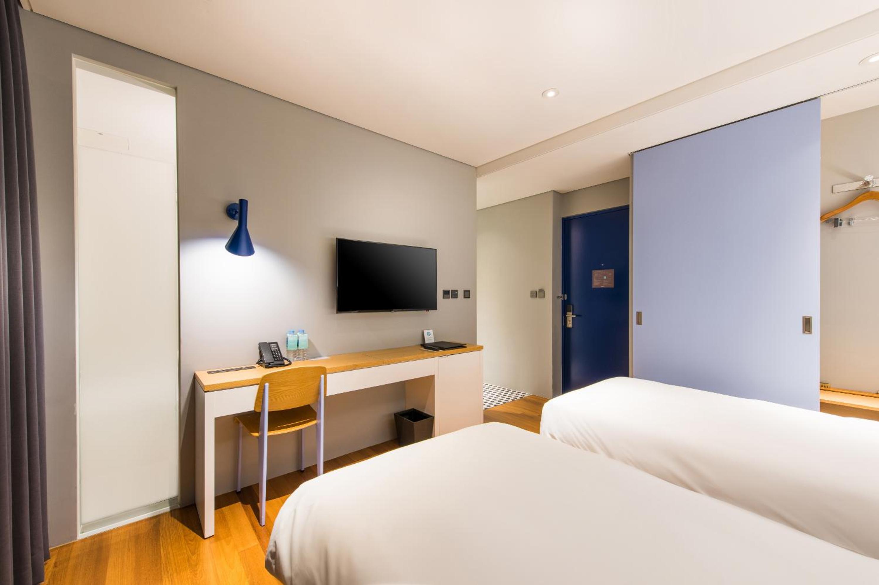 Urban Twin Room photo 2