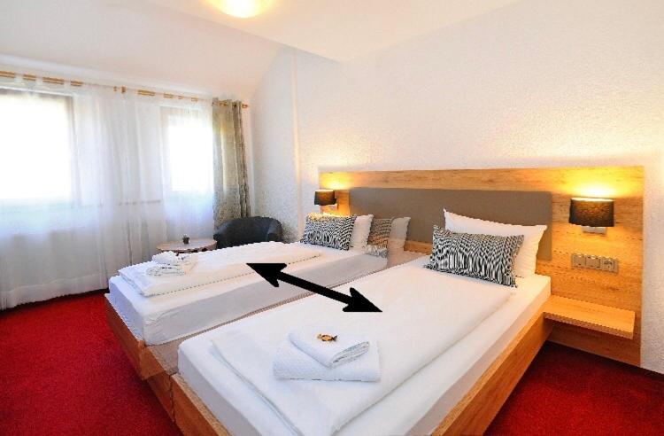 Twin Room with Bathroom photo 1