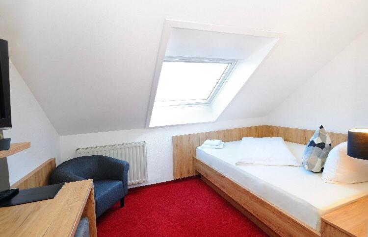Single Room with Bathroom photo 1