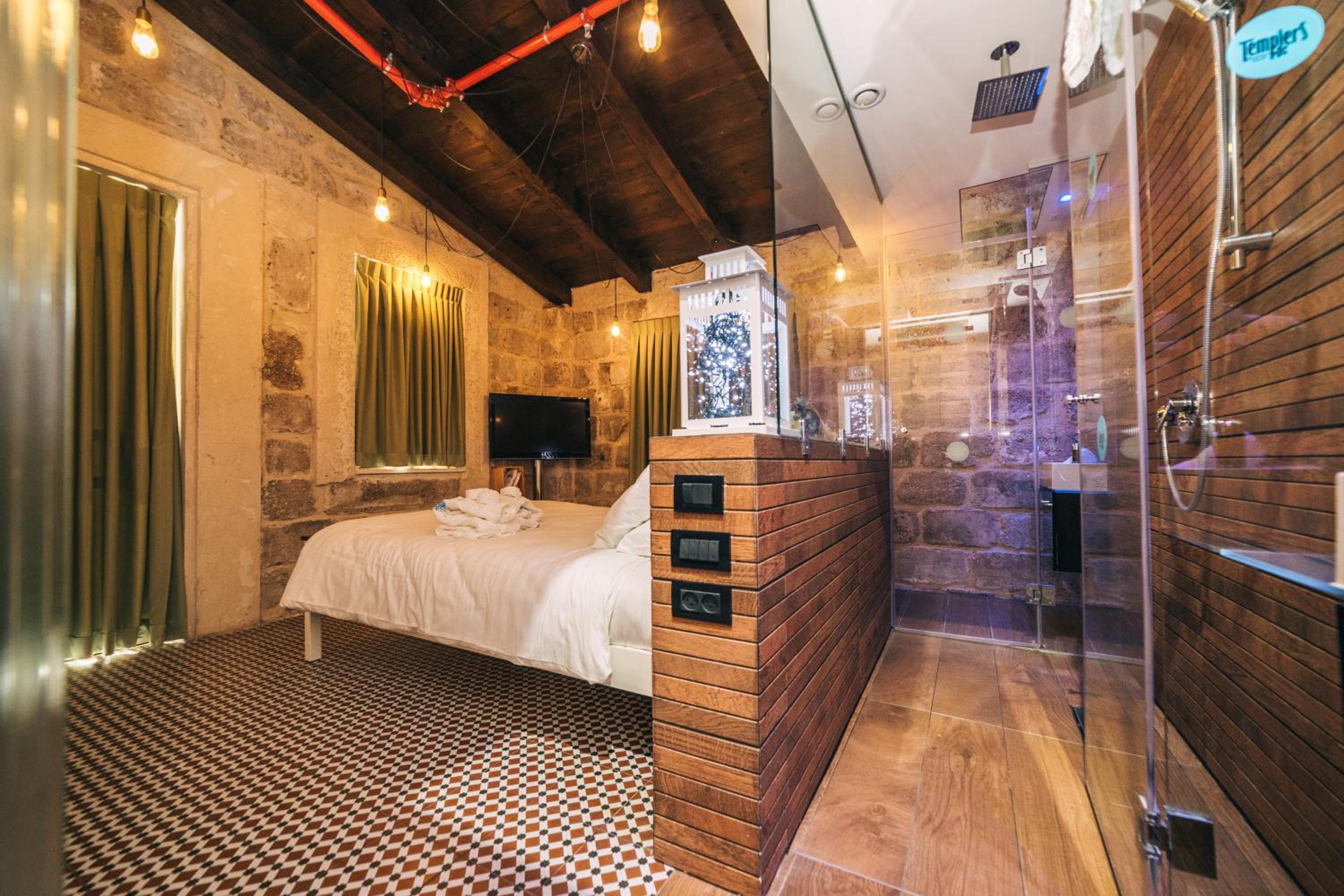 Superior Room with Patio - Photo 8