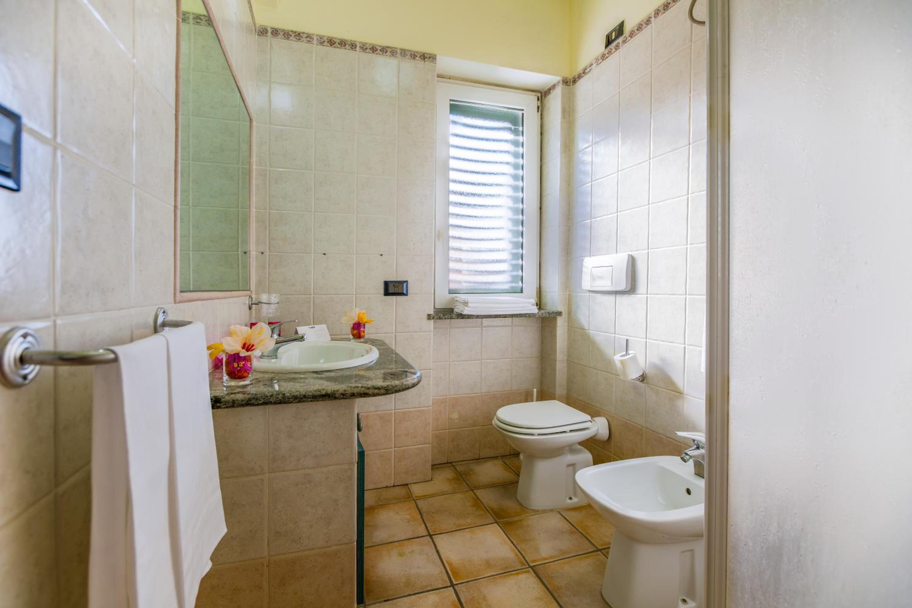 Double Room with Balcony photo 3