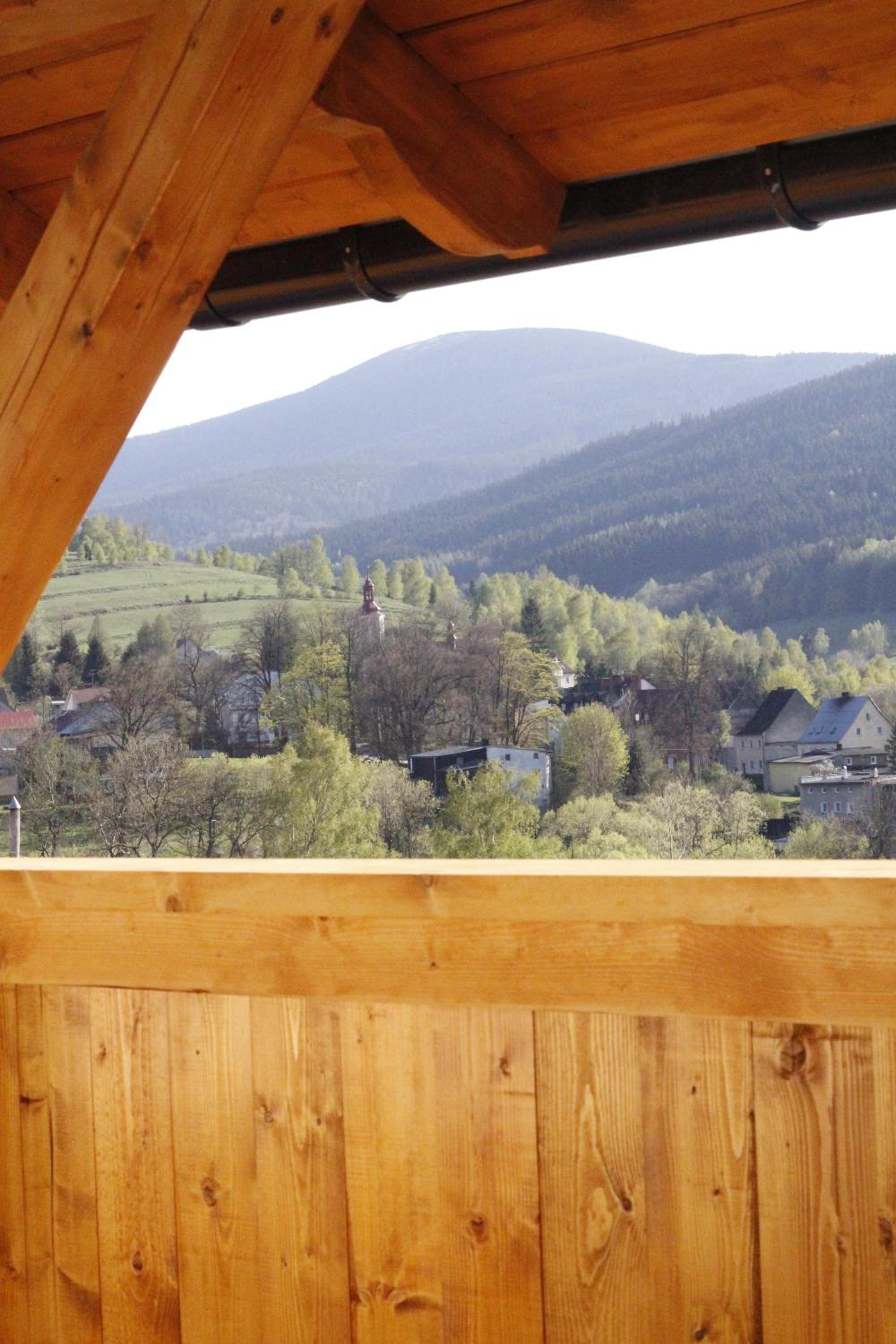 Apartment - Split Level with Mountain View photo 1