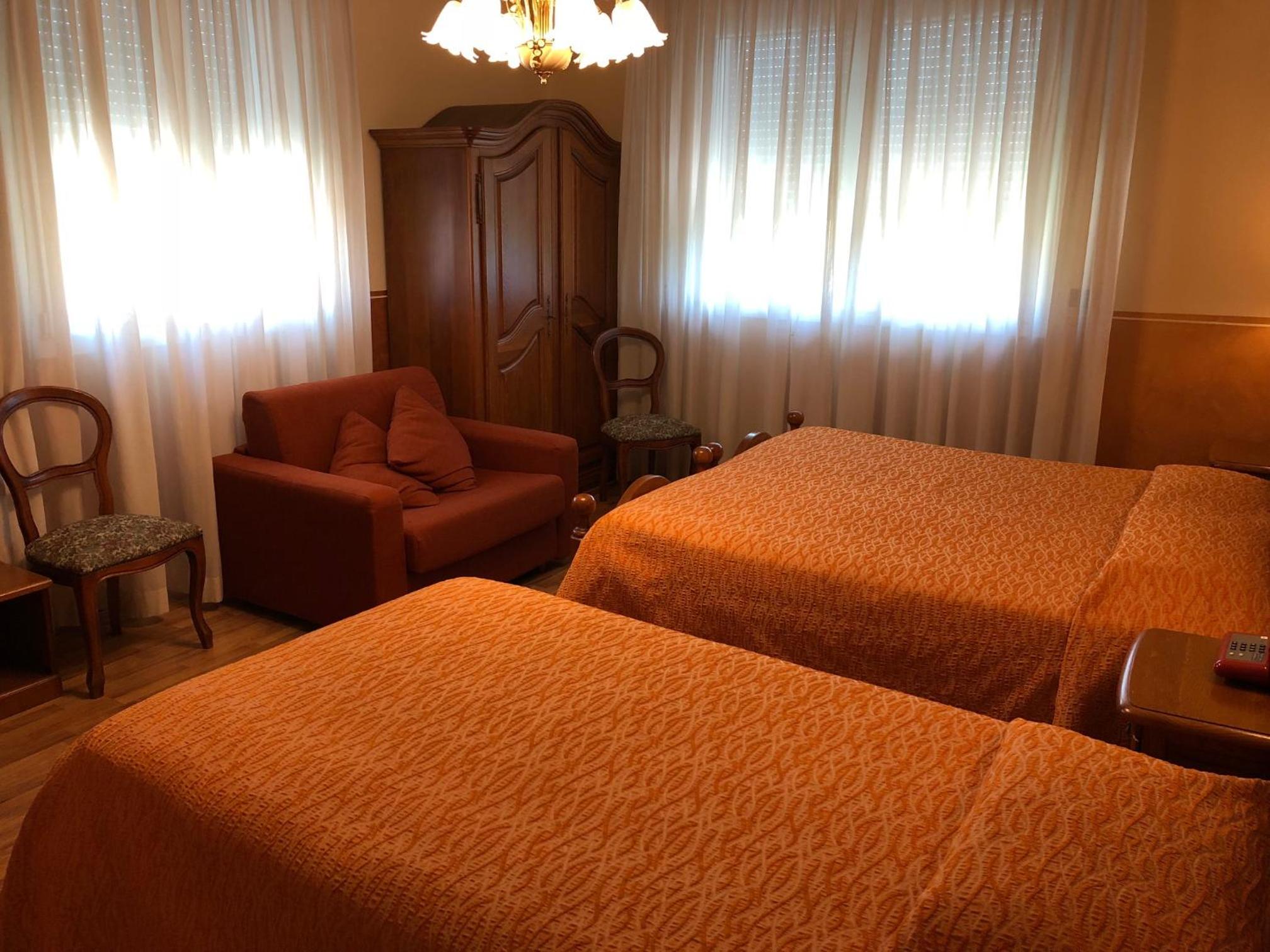 Standard Triple Room - Photo 3