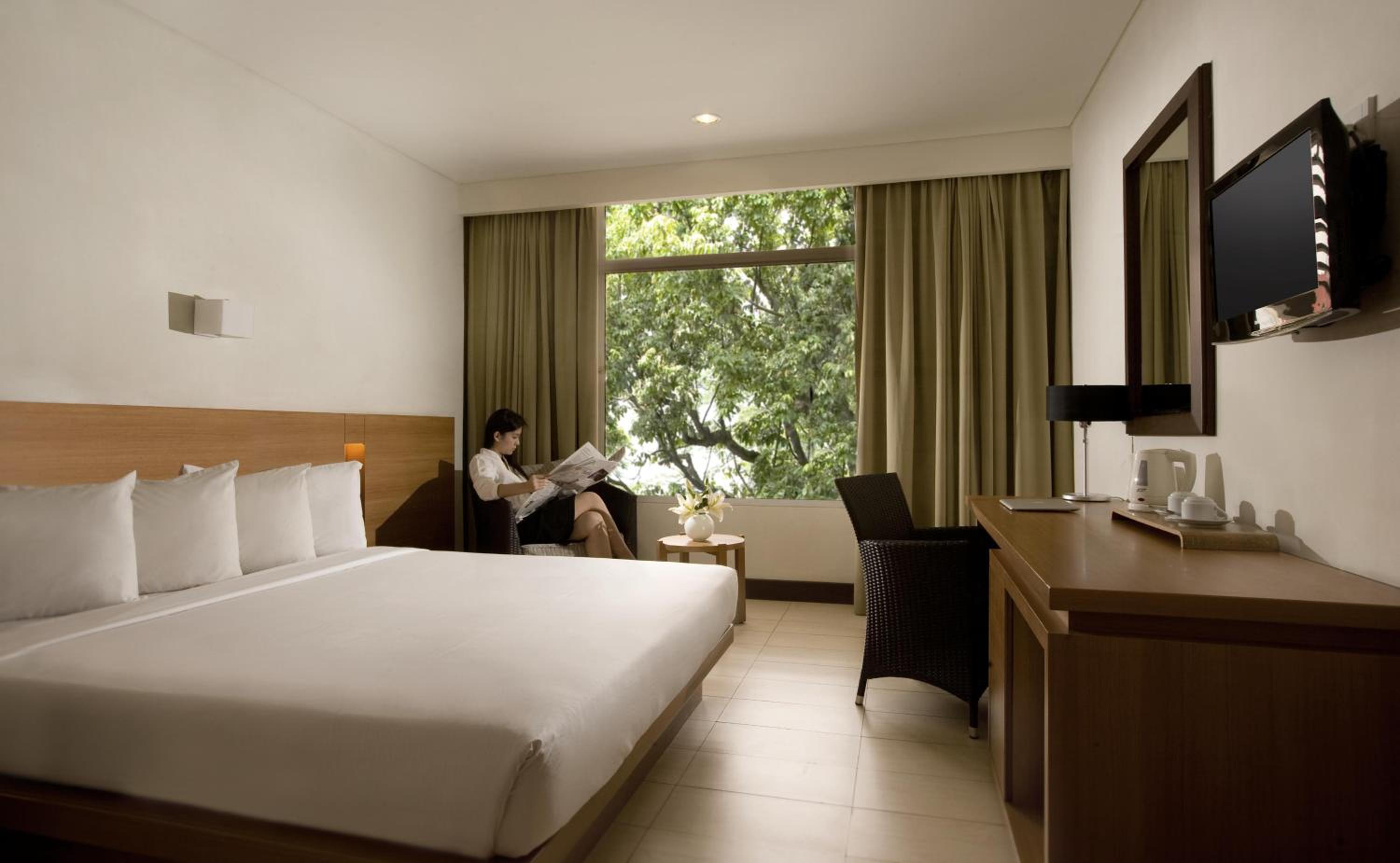 Staycation Offer - Superior King Room - Photo 3