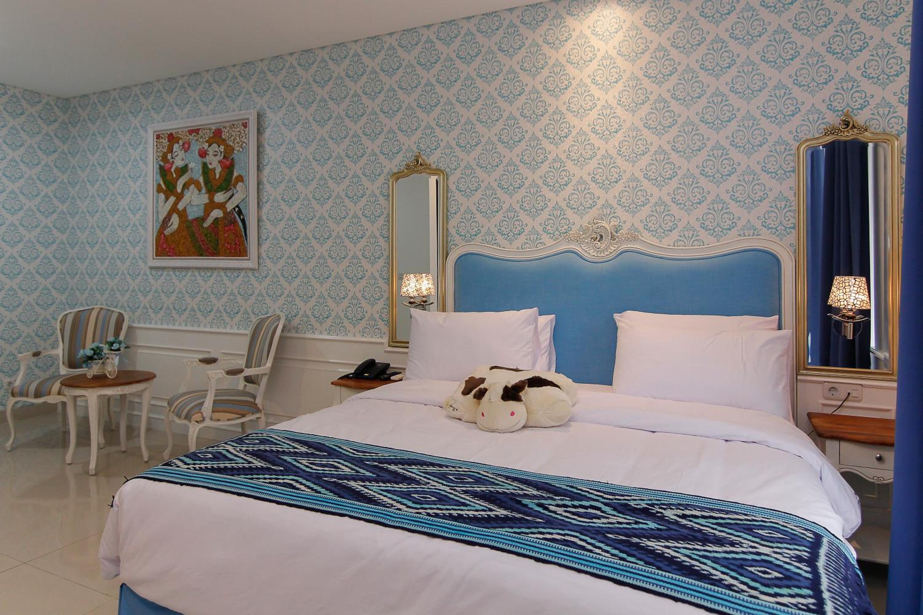 One-Bedroom Suite - Photo 2