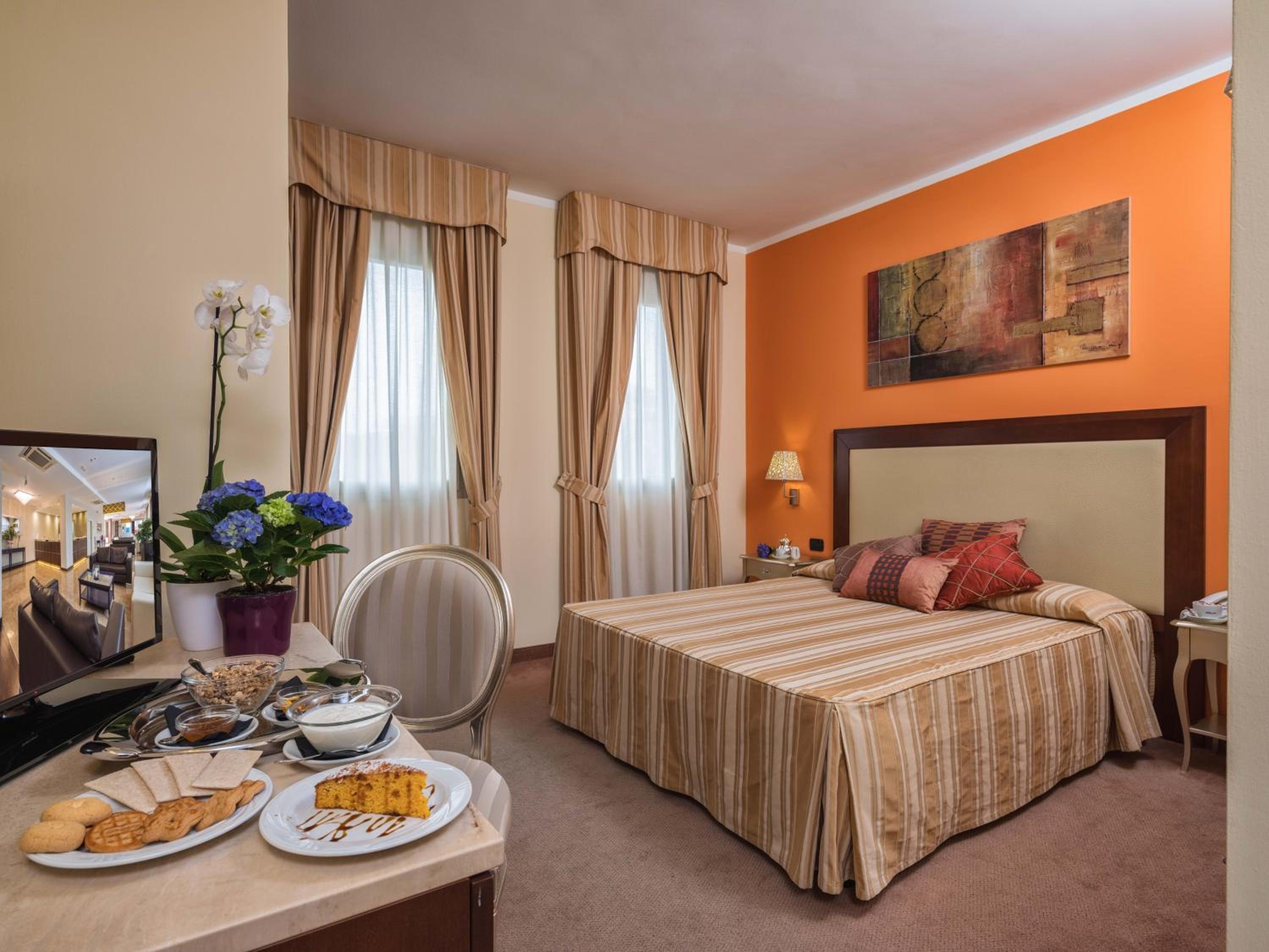 Double Room (1 Adult)