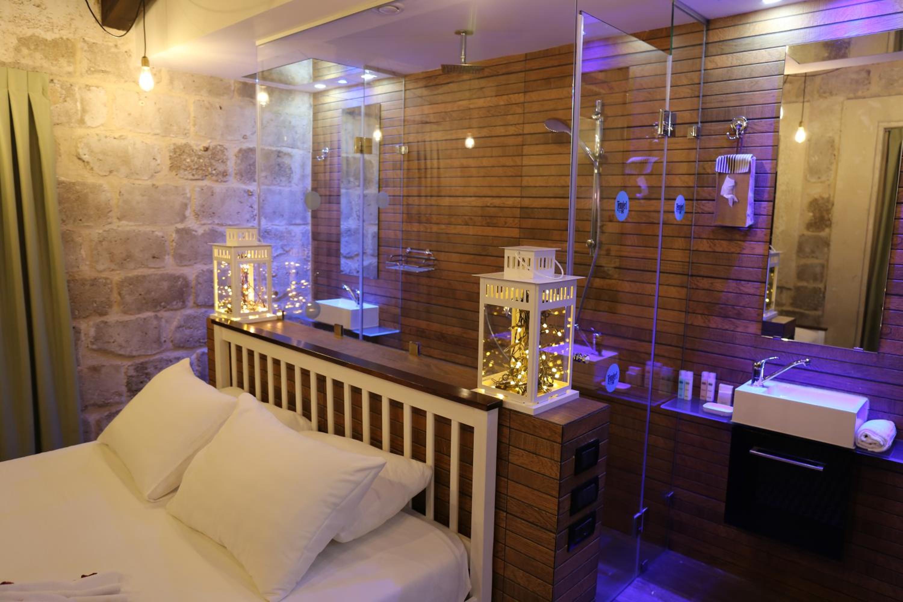 Superior Room with Patio - Photo 13